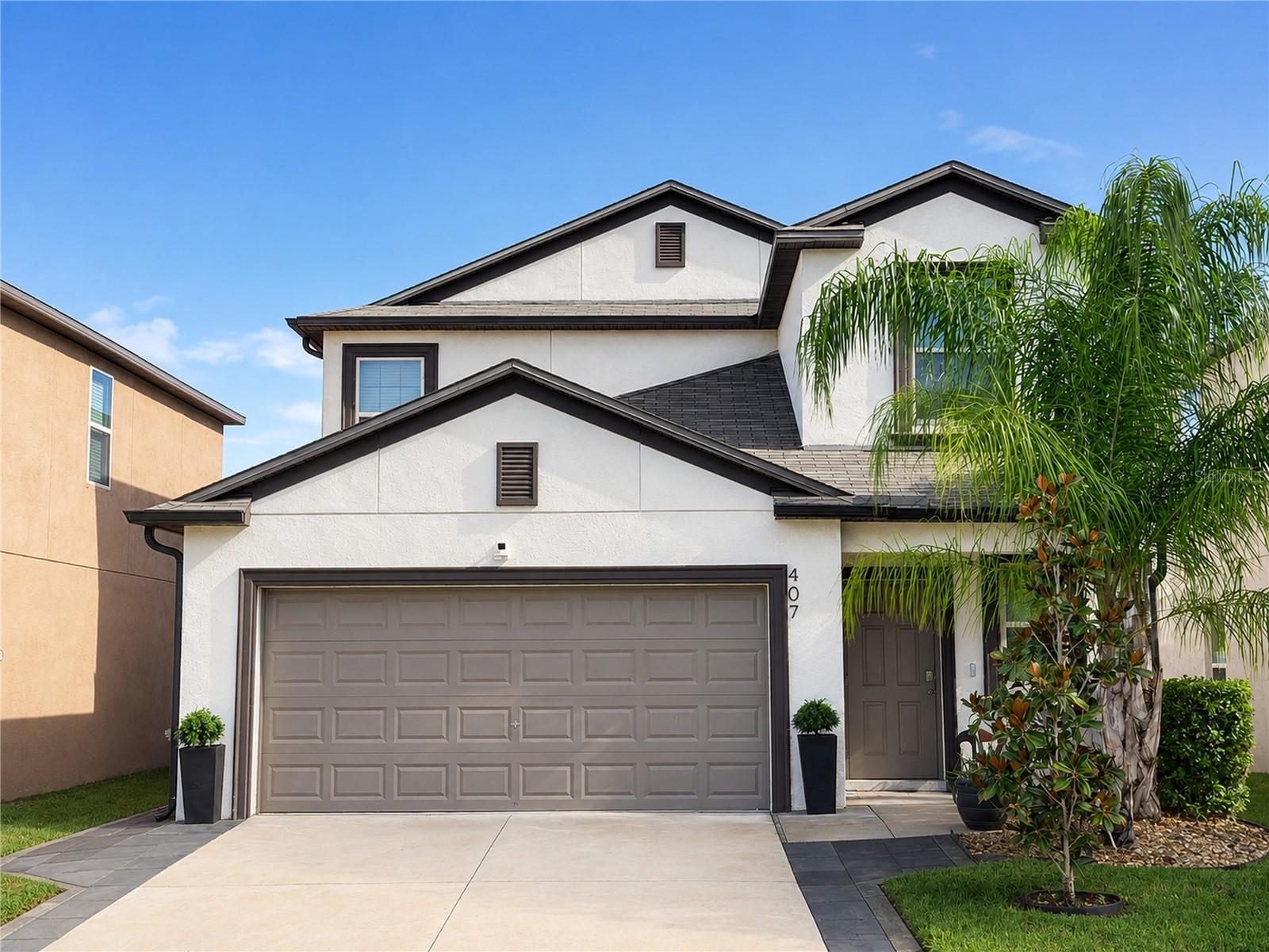 407 ROYAL EMPRESS DR — photo 2