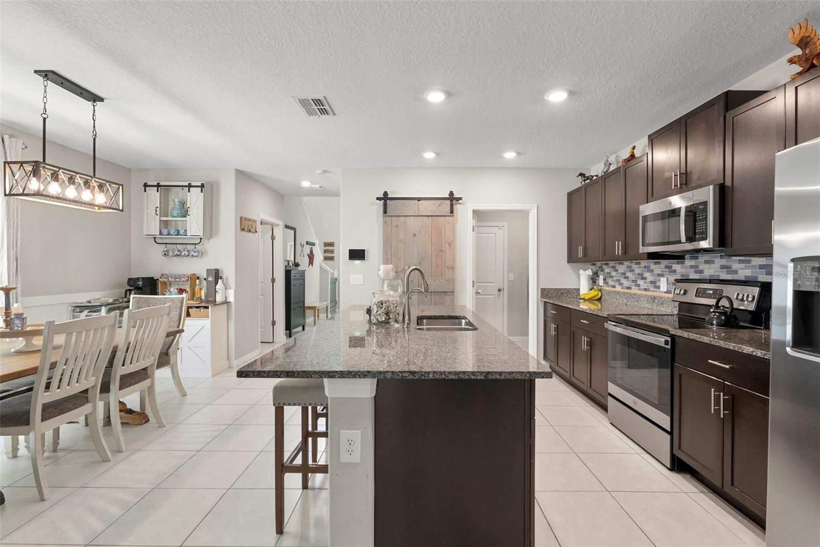 407 ROYAL EMPRESS DR — photo 15