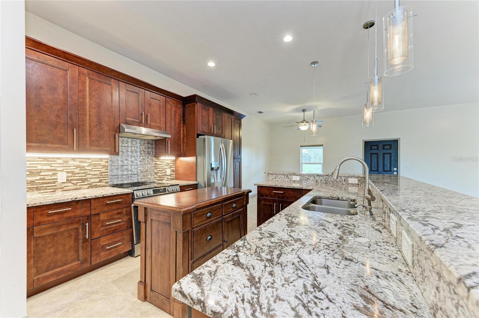 7635 WAUCHULA RD — photo 4