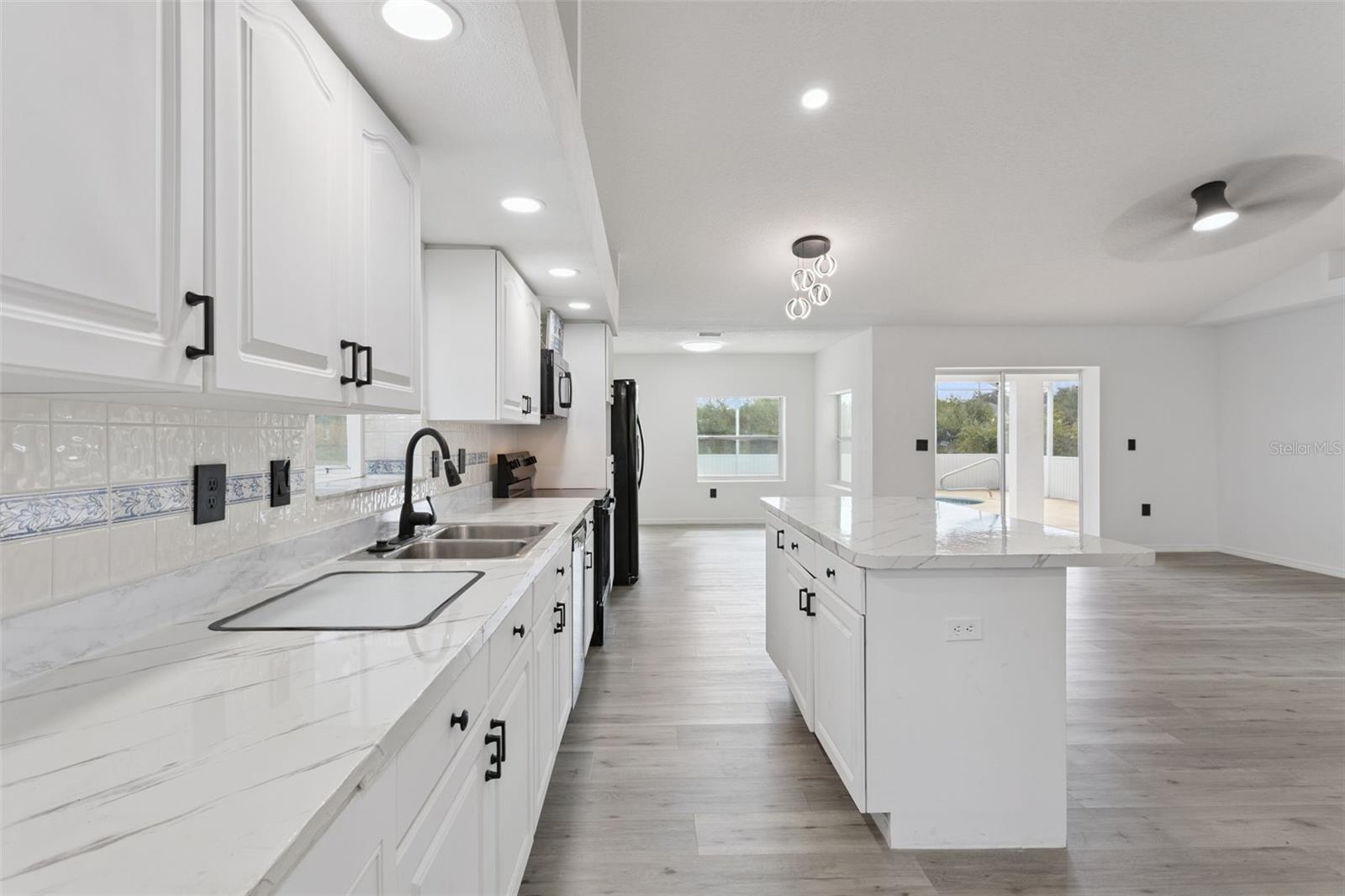 6302 SILVER OAKS DR — photo 8