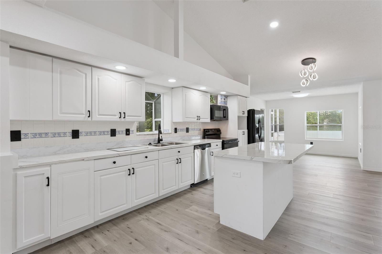 6302 SILVER OAKS DR — photo 7