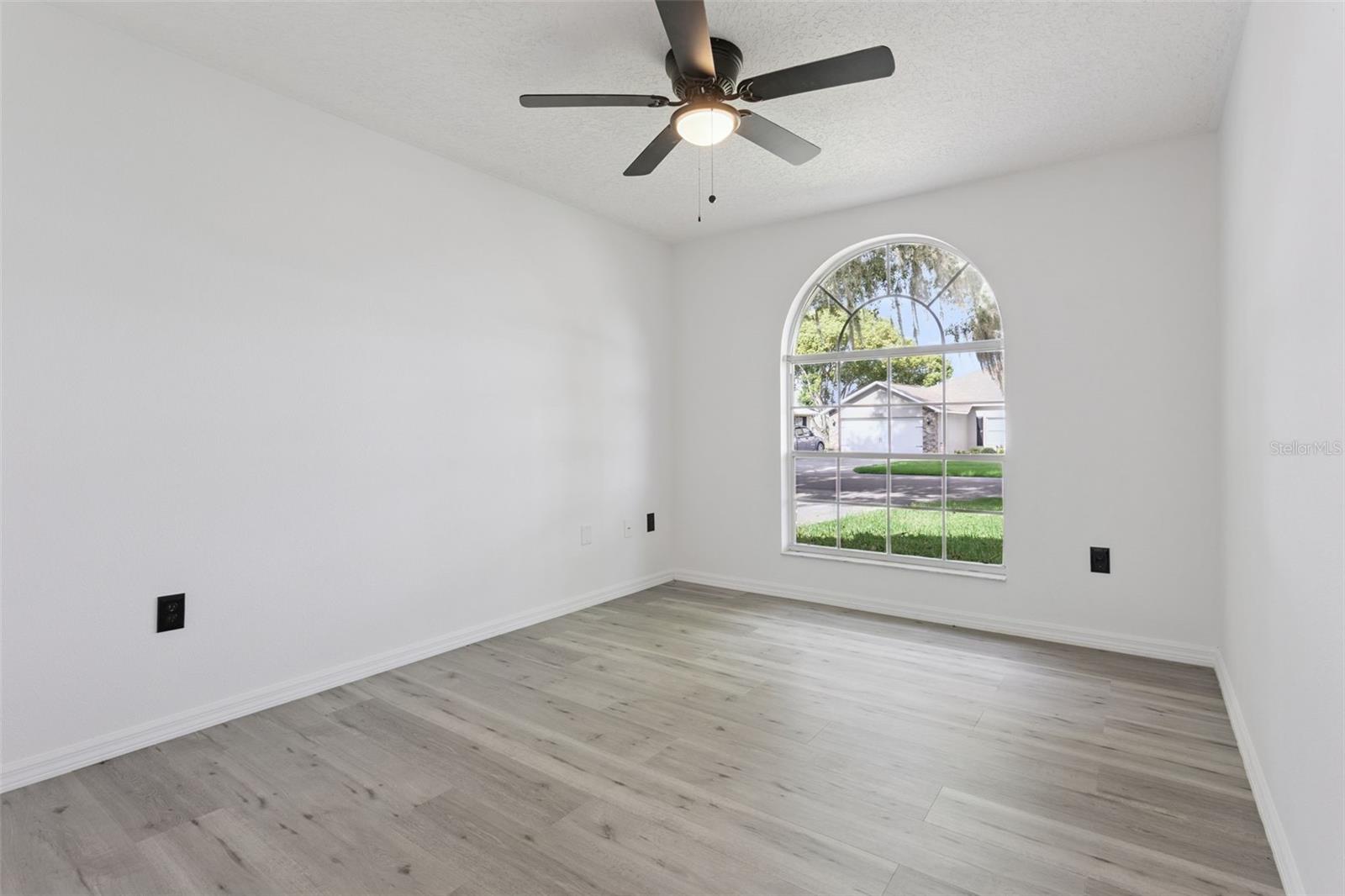 6302 SILVER OAKS DR — photo 15