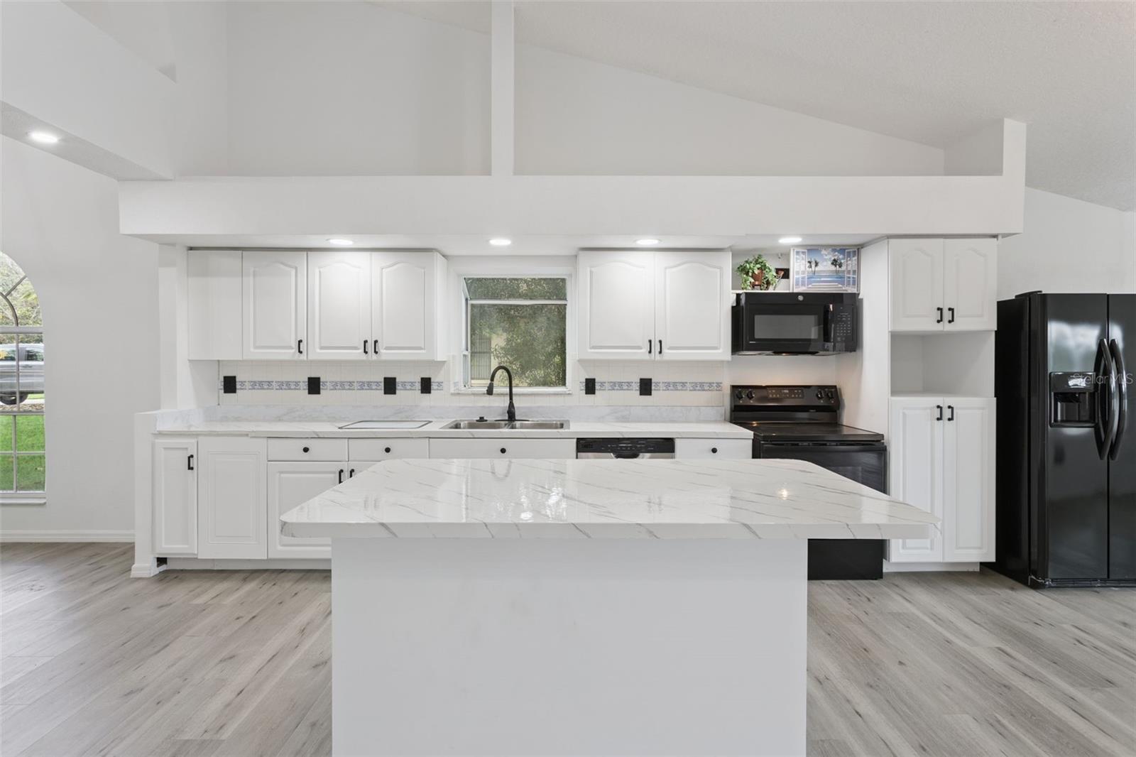 6302 SILVER OAKS DR — photo 10