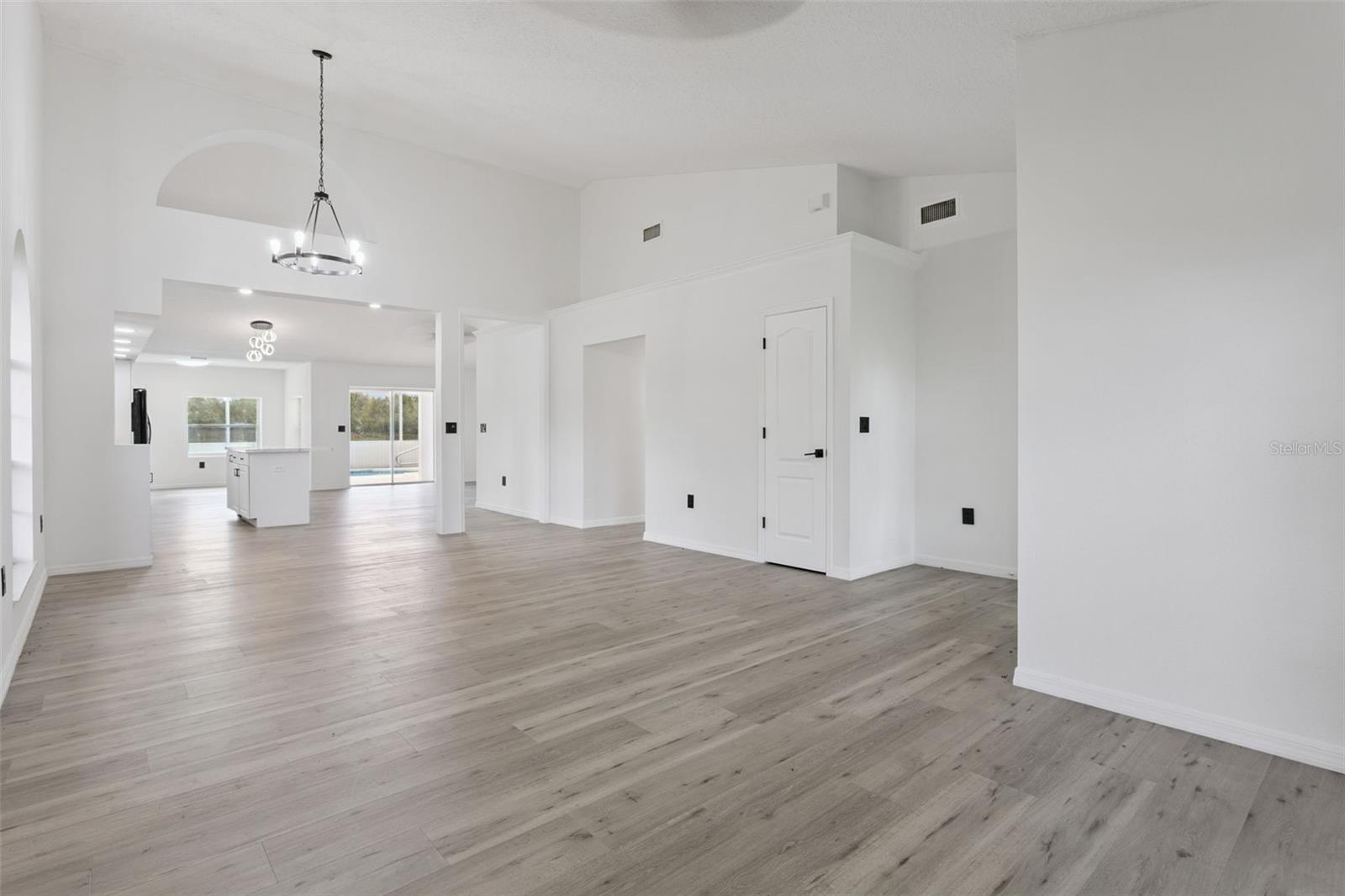 6302 SILVER OAKS DR — photo 6