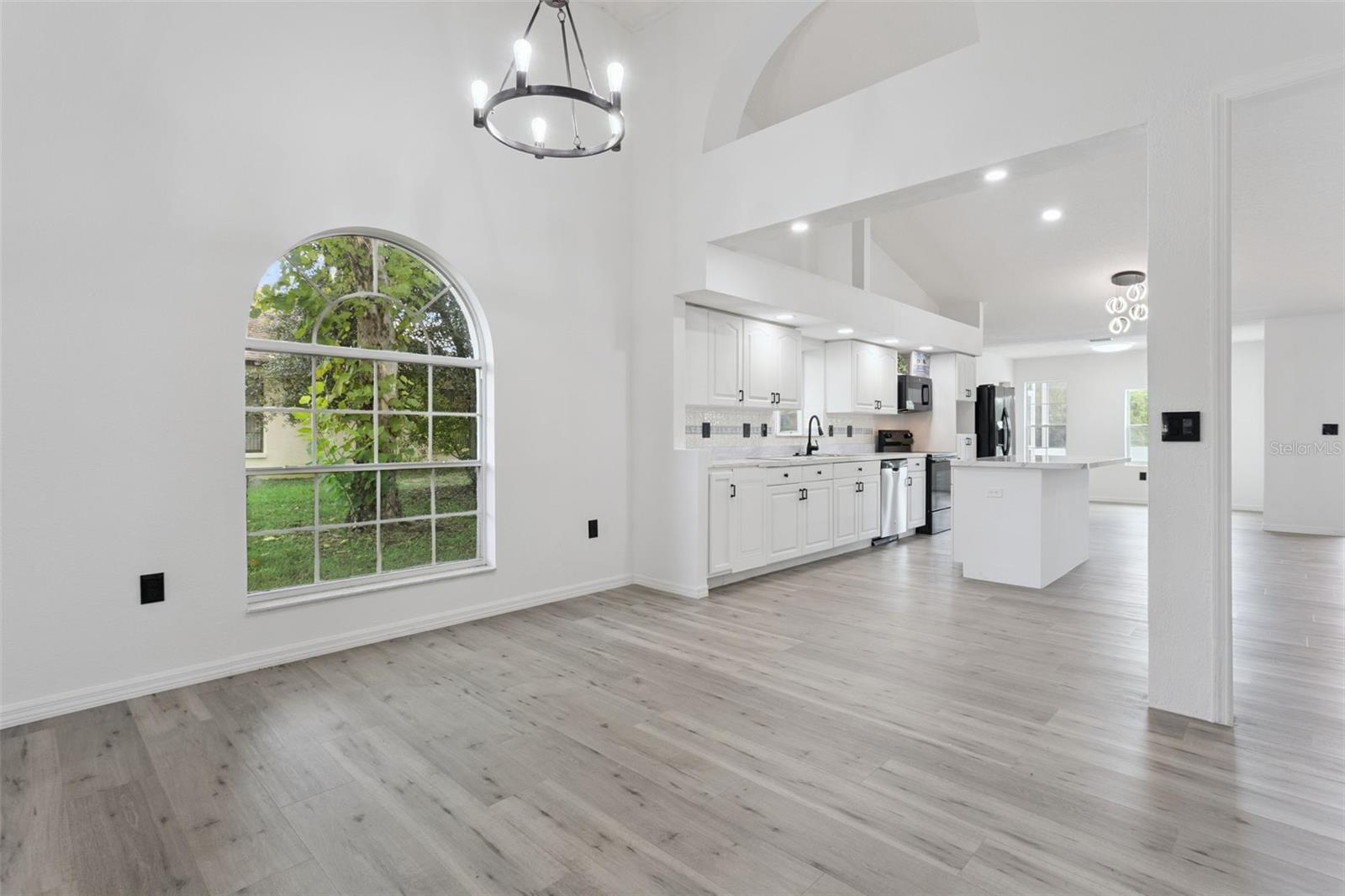 6302 SILVER OAKS DR — photo 4
