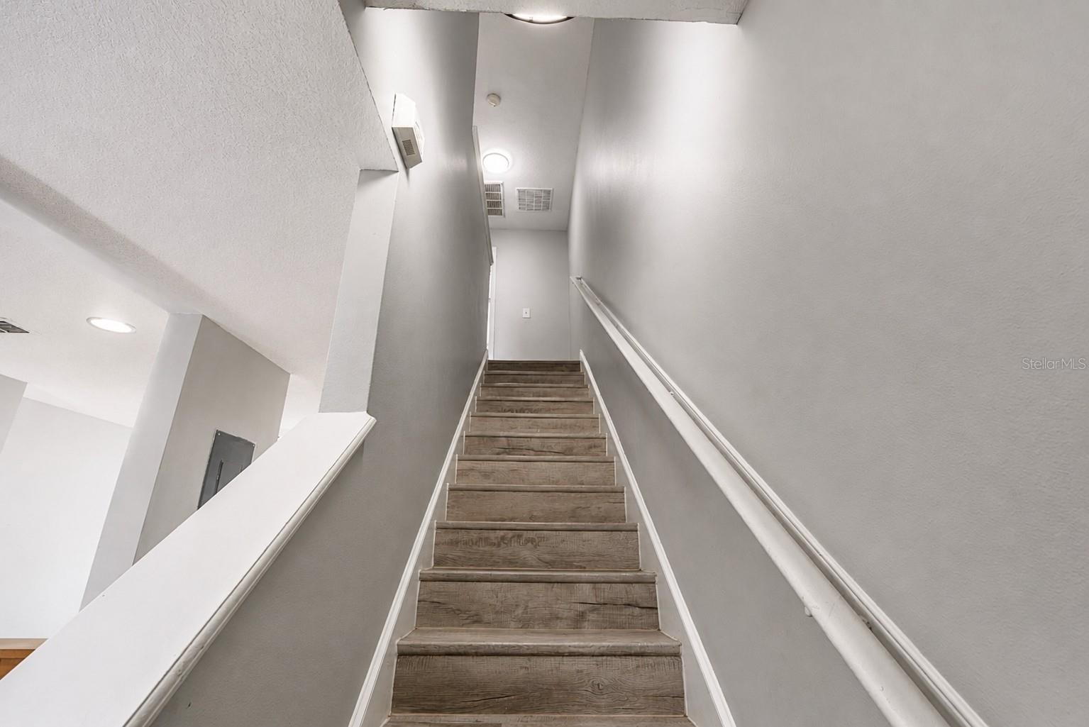 8543 TRAIL WIND DR — photo 12