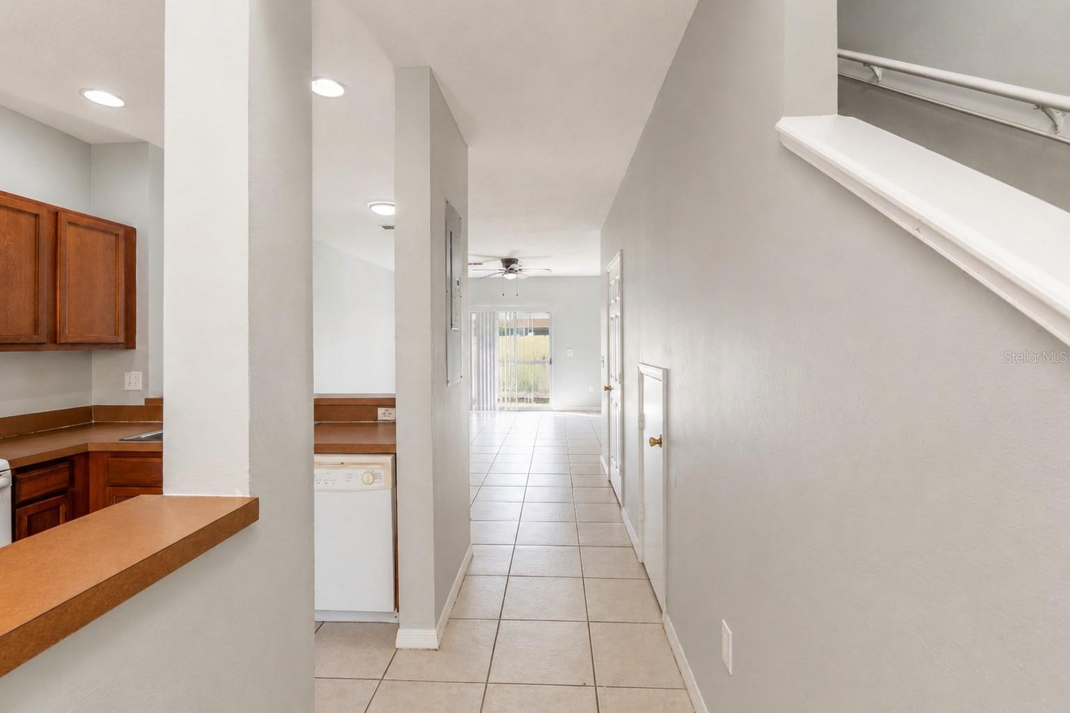 8543 TRAIL WIND DR — photo 5