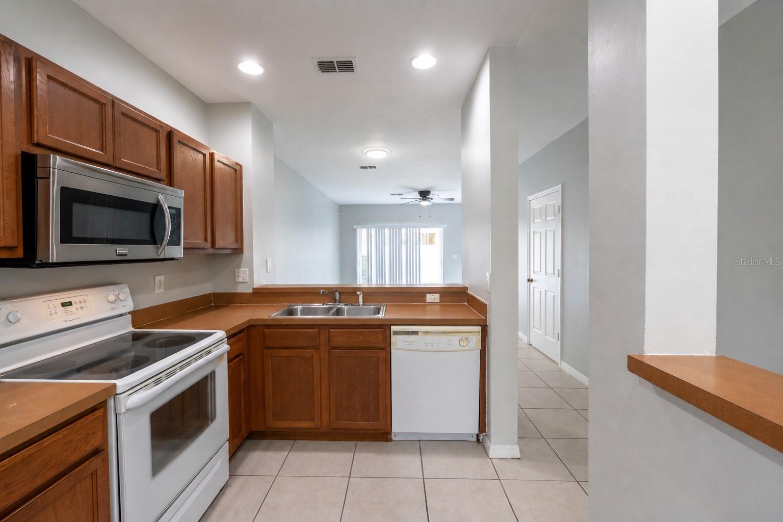 8543 TRAIL WIND DR — photo 6