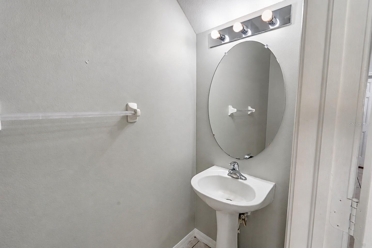 8543 TRAIL WIND DR — photo 11