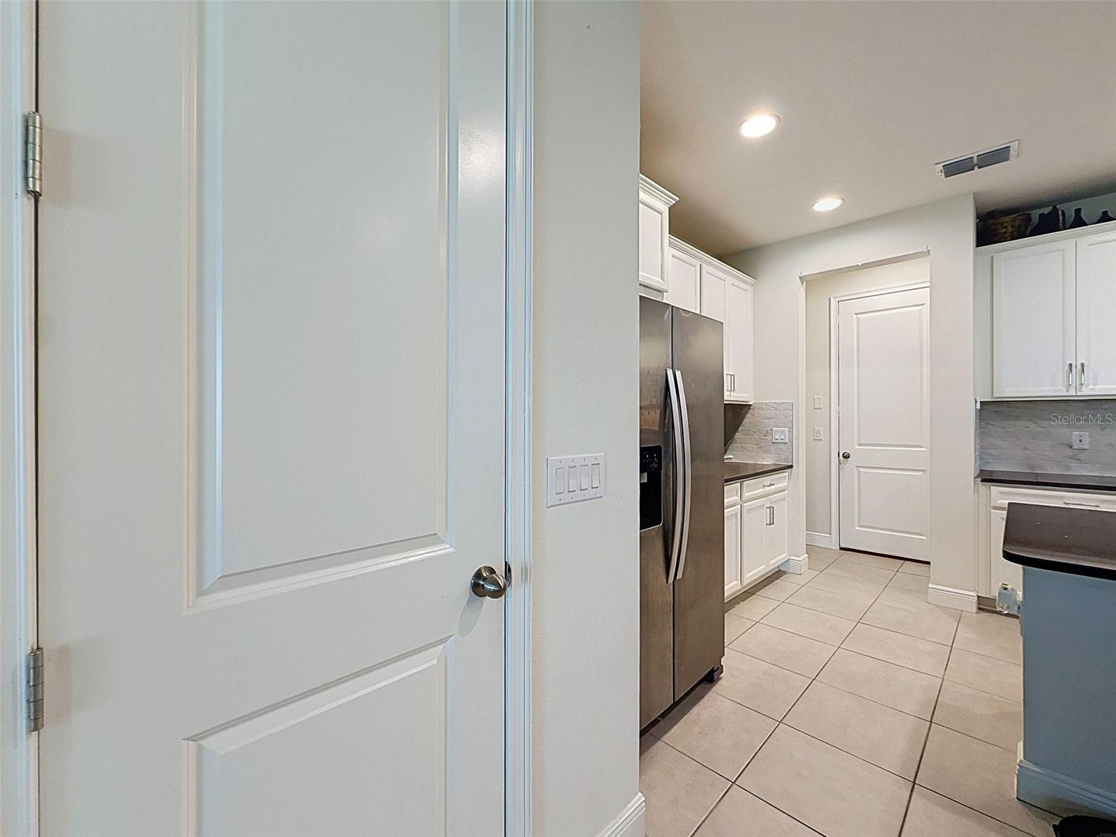 2404 ARCH AVE — photo 16