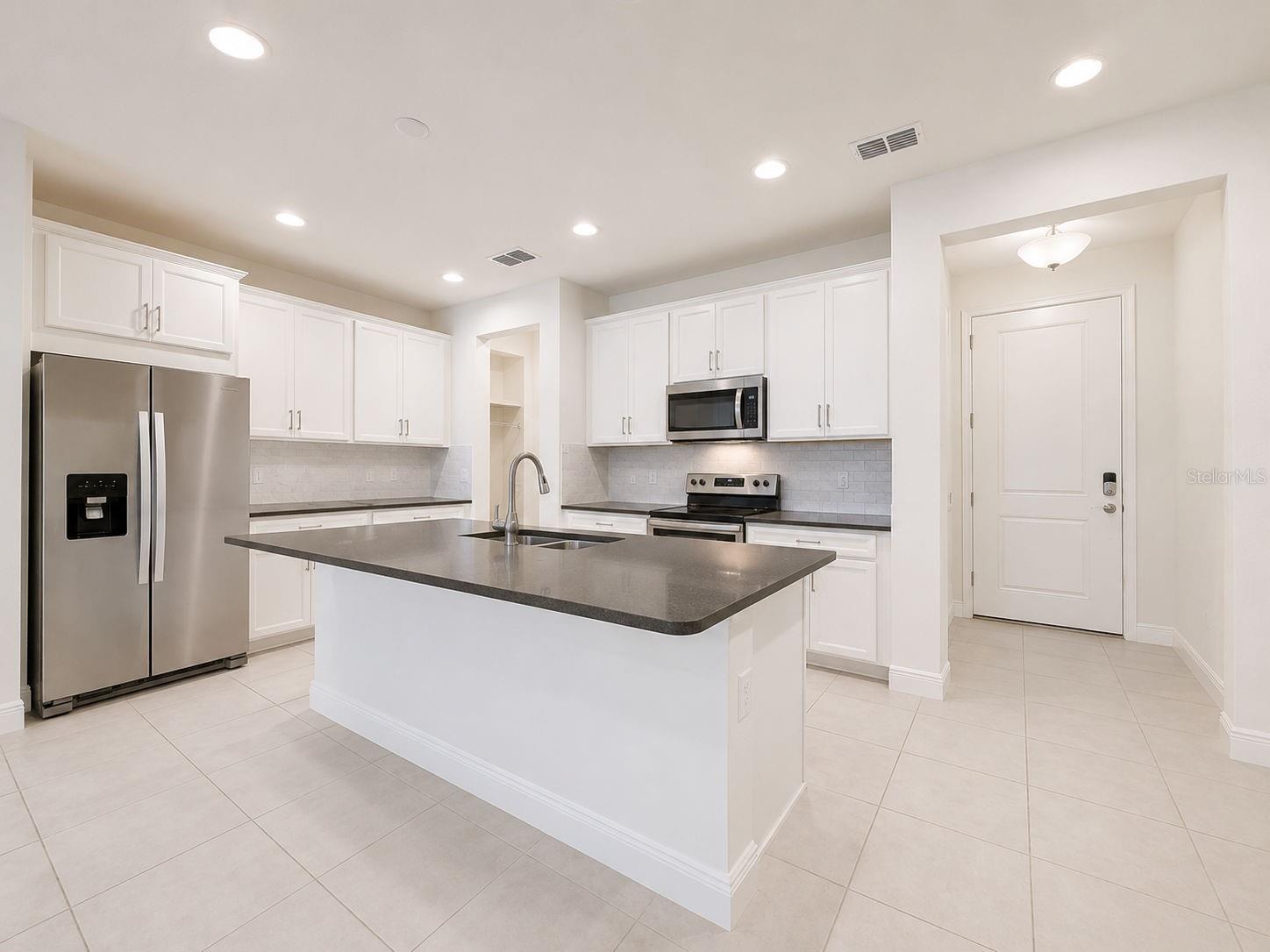 2404 ARCH AVE — photo 10