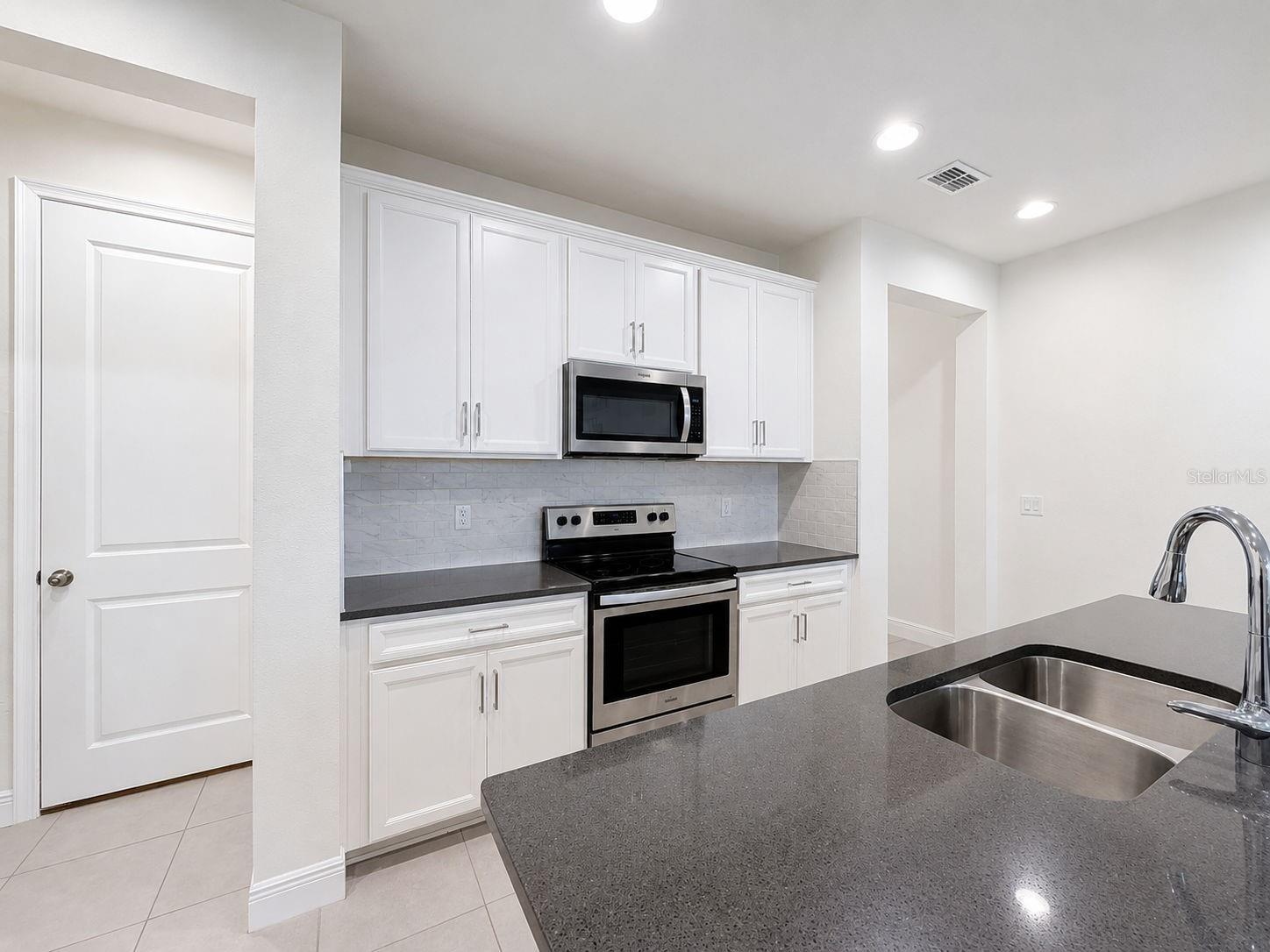 2404 ARCH AVE — photo 17