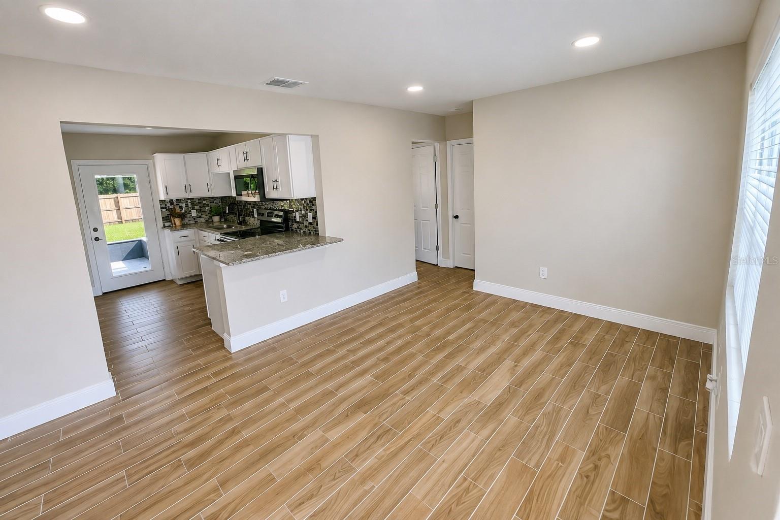 6041 DUBLIN DR — photo 3