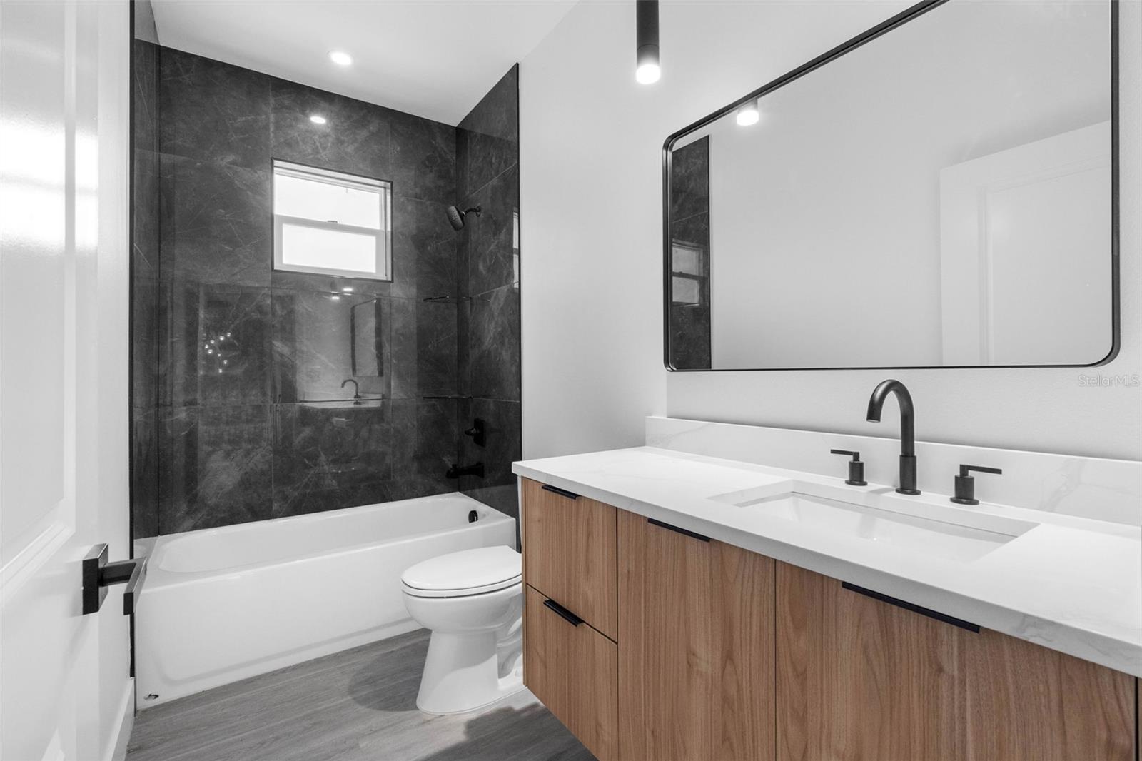 902 W SLIGH AVE — photo 34