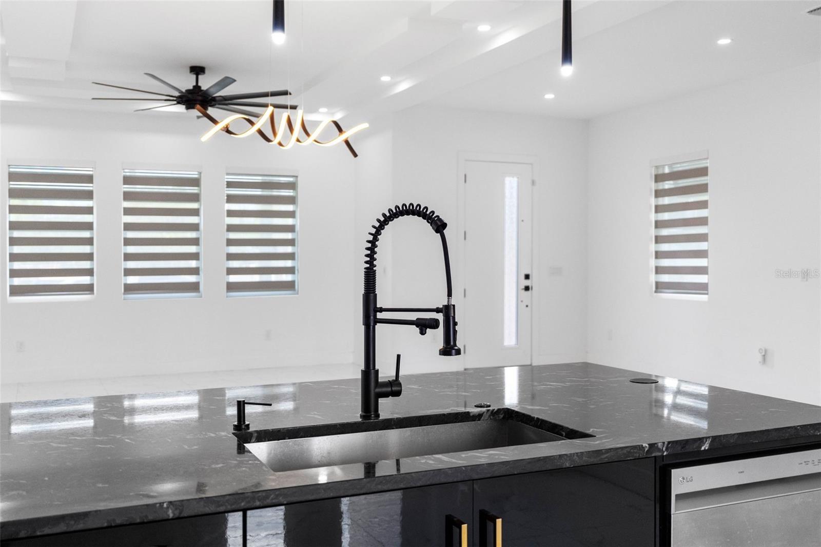 902 W SLIGH AVE — photo 23