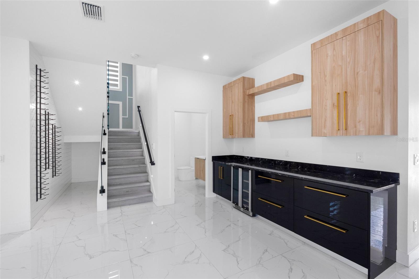 902 W SLIGH AVE — photo 18