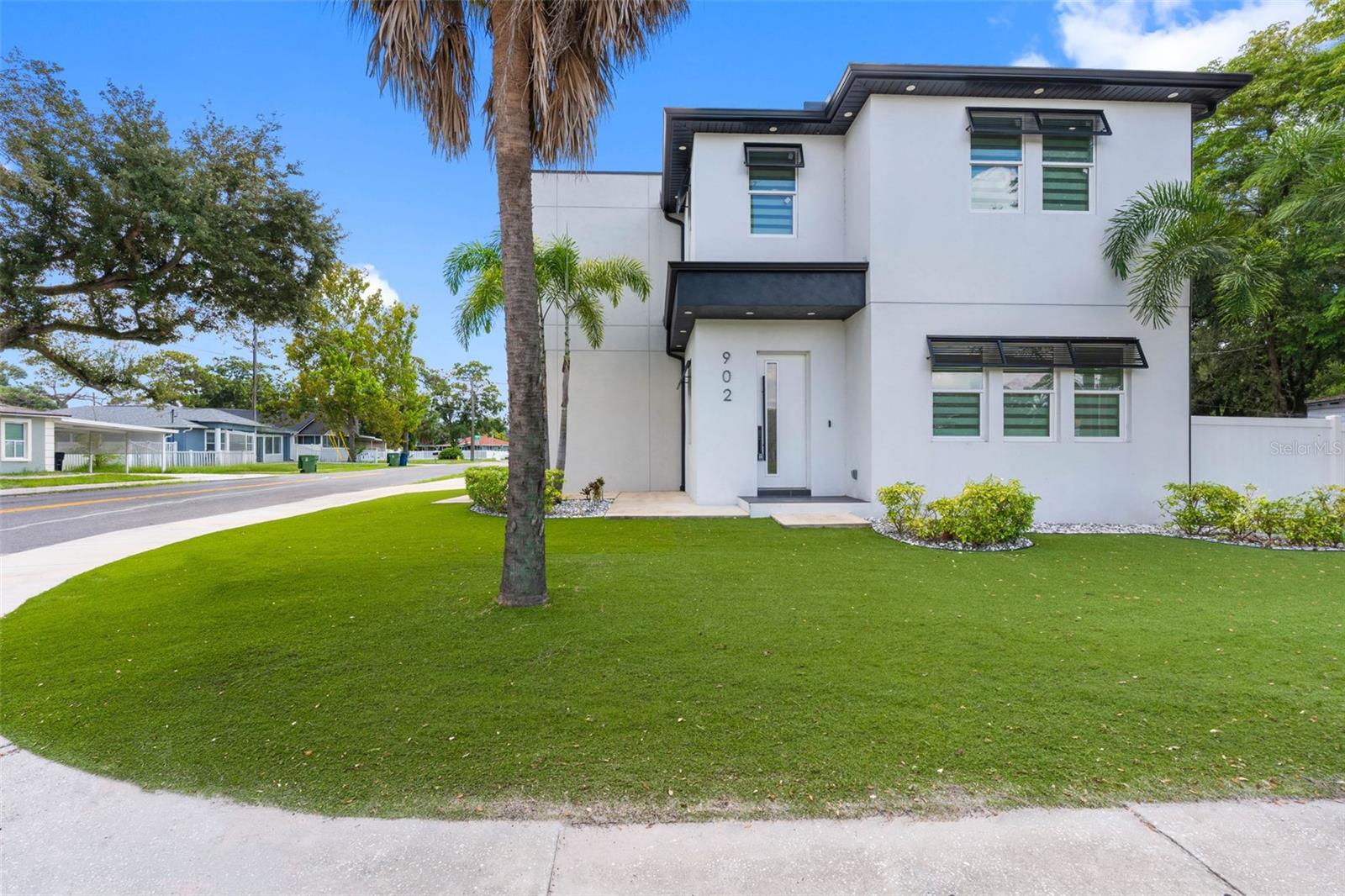 902 W SLIGH AVE — photo 4