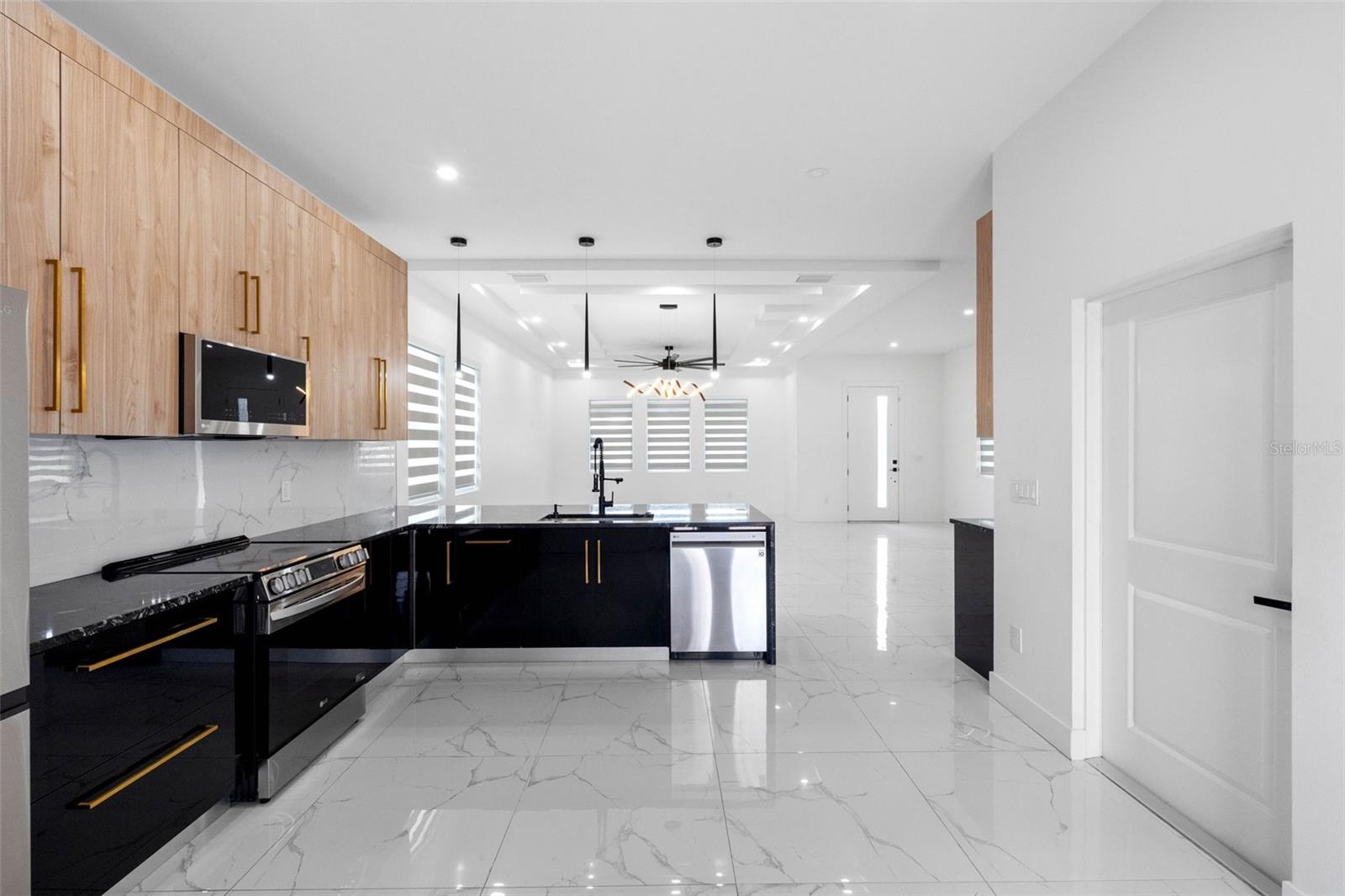 902 W SLIGH AVE — photo 22