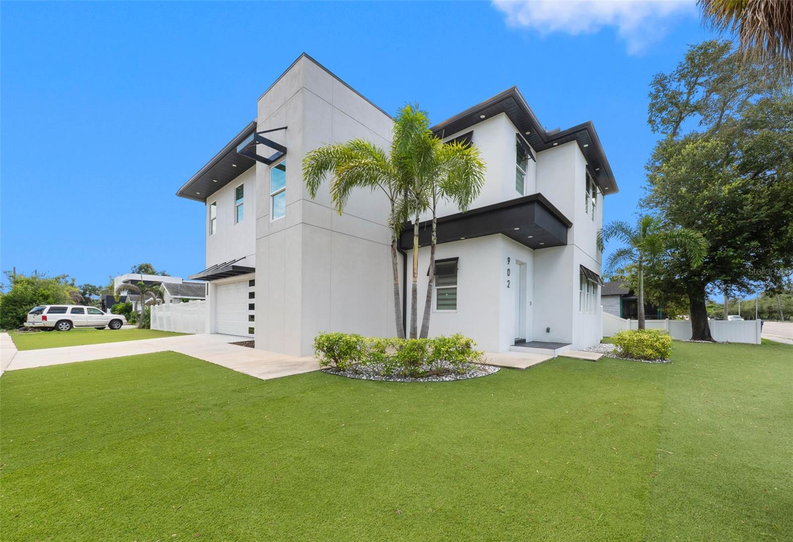 902 W SLIGH AVE — photo 3