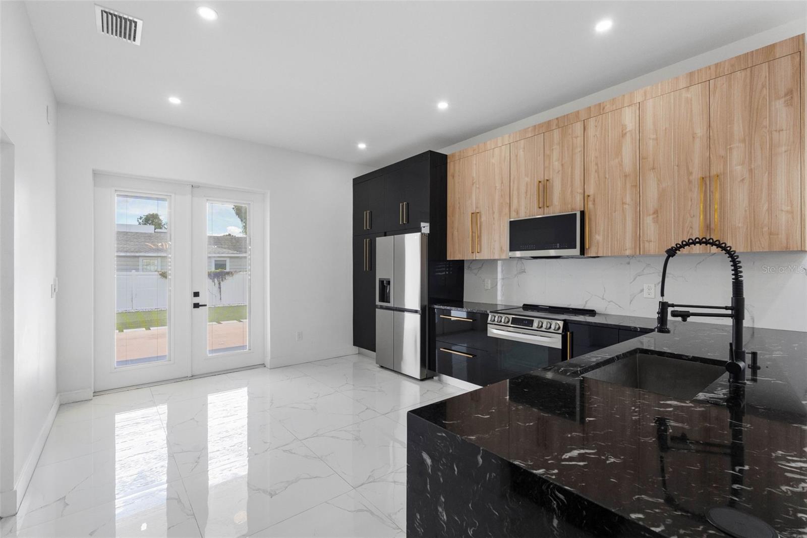 902 W SLIGH AVE — photo 24