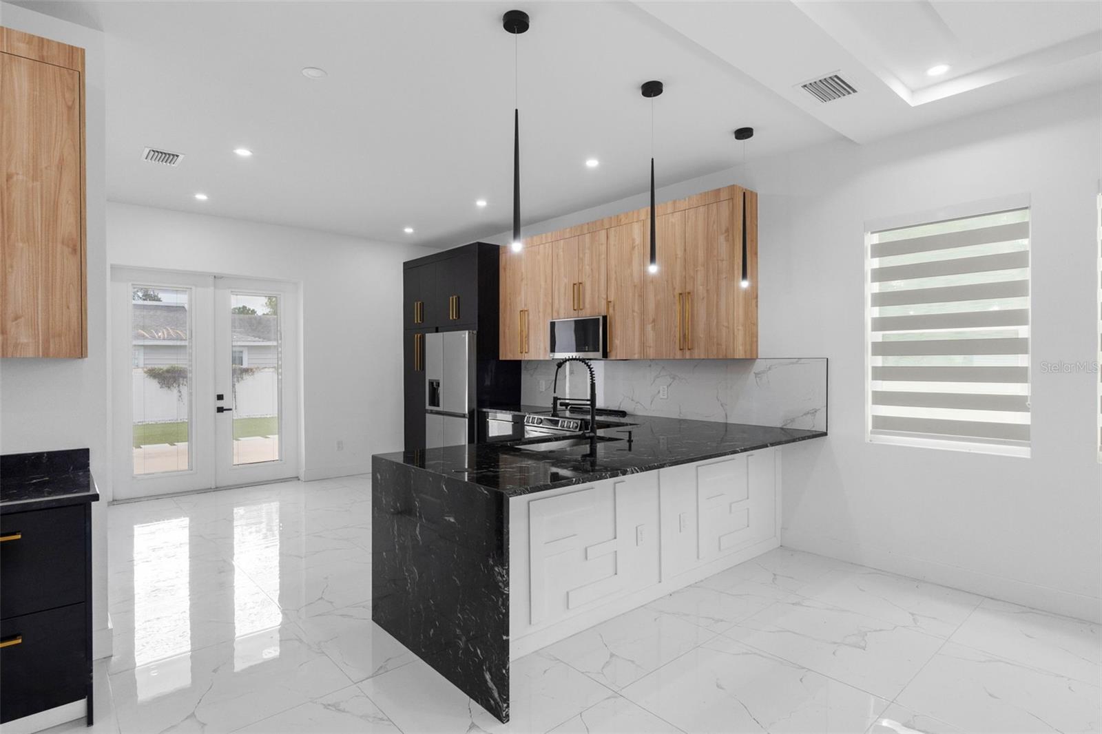 902 W SLIGH AVE — photo 15