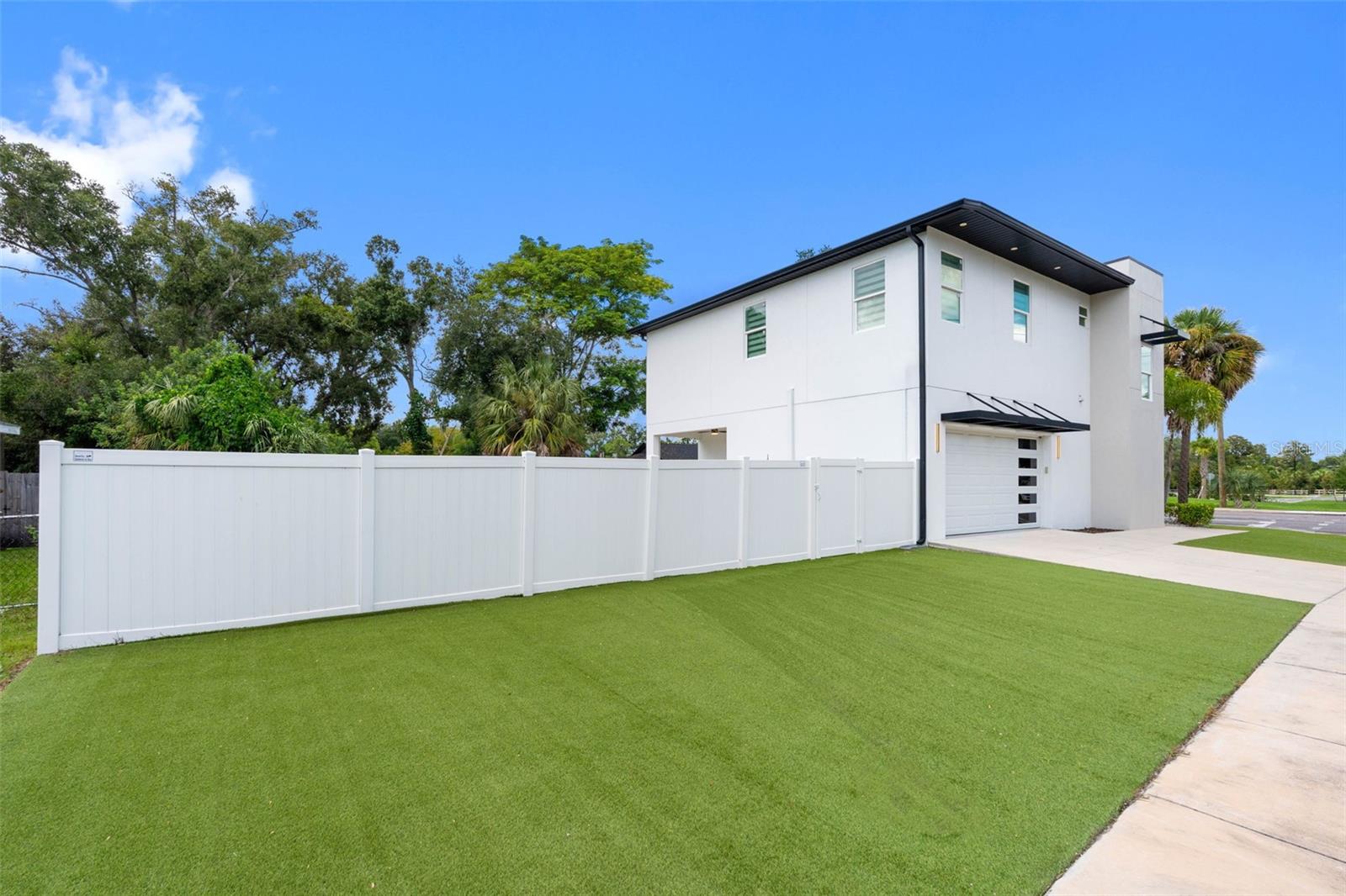 902 W SLIGH AVE — photo 40