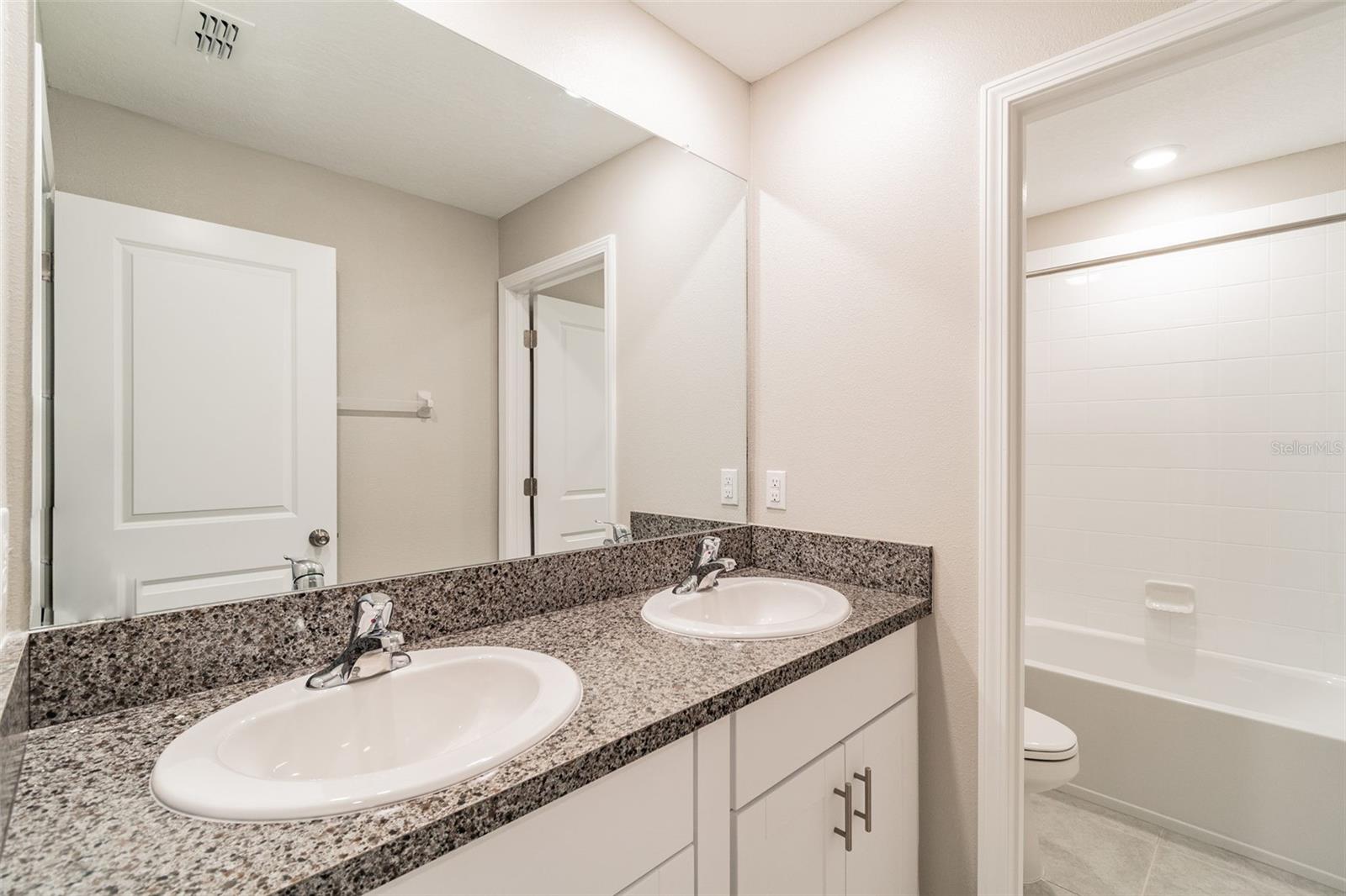 5064 WHITE CHICORY DR — photo 33