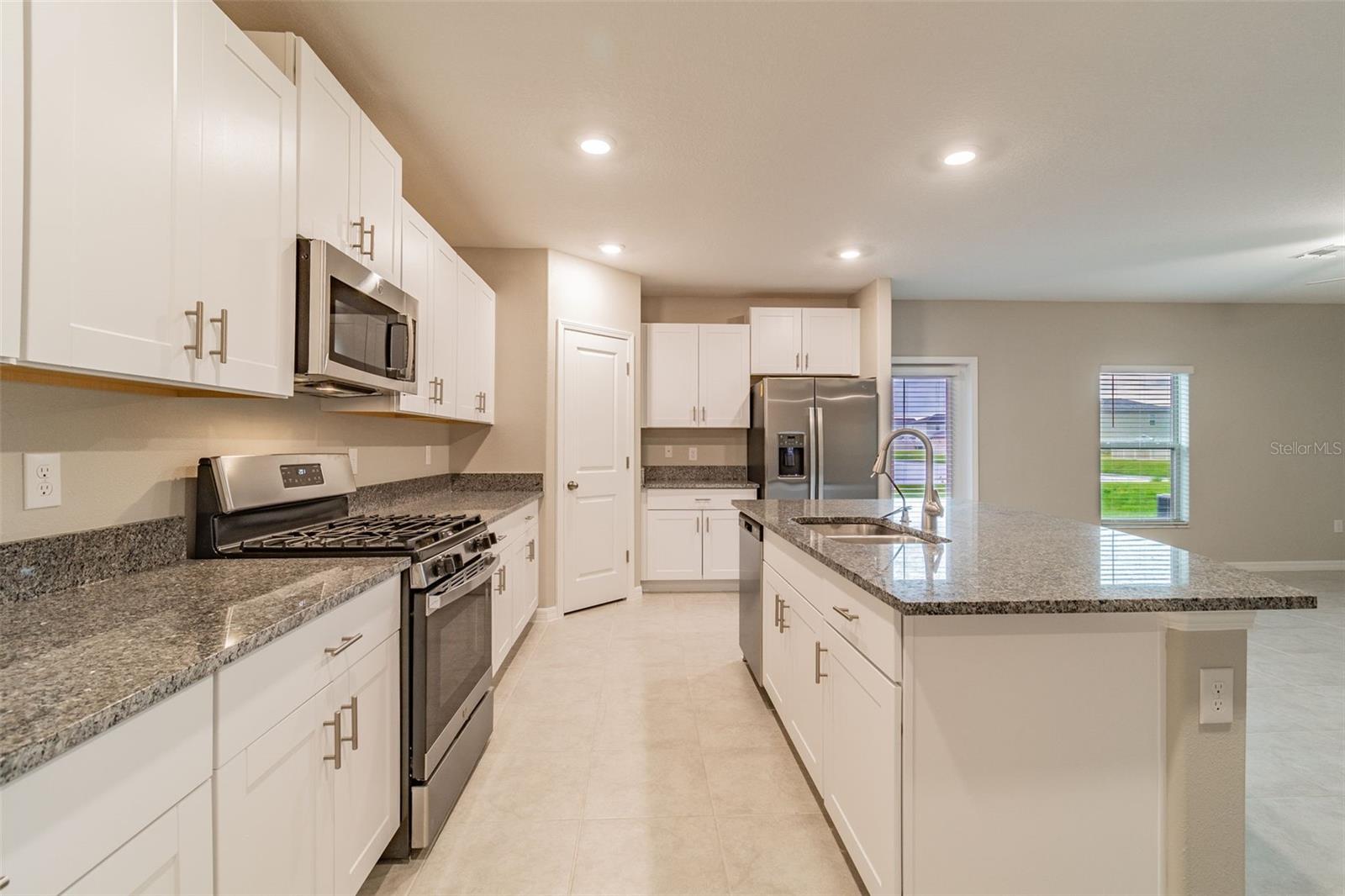 5064 WHITE CHICORY DR — photo 9