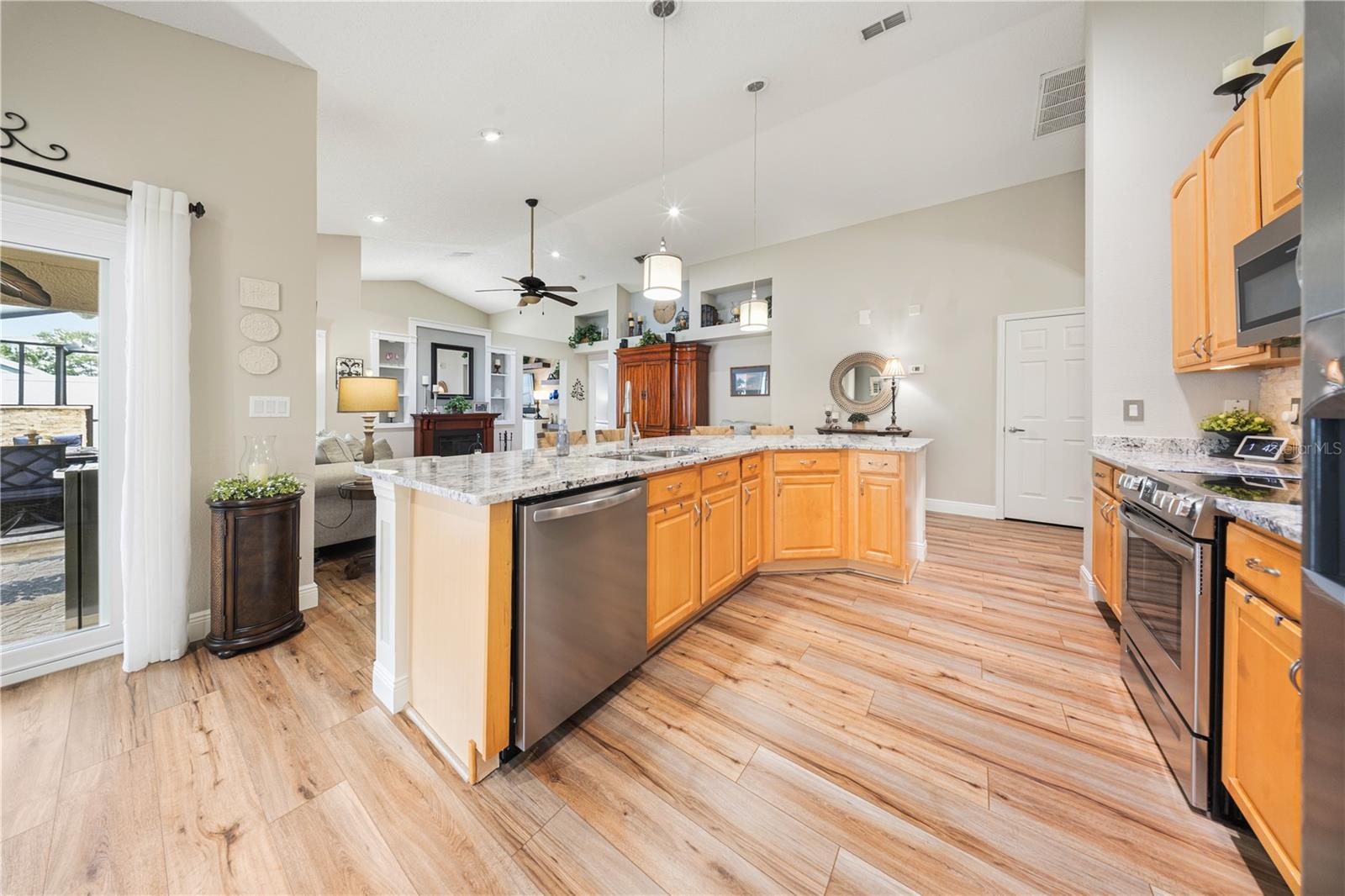 2530 ARROWPOINTE DR — photo 8