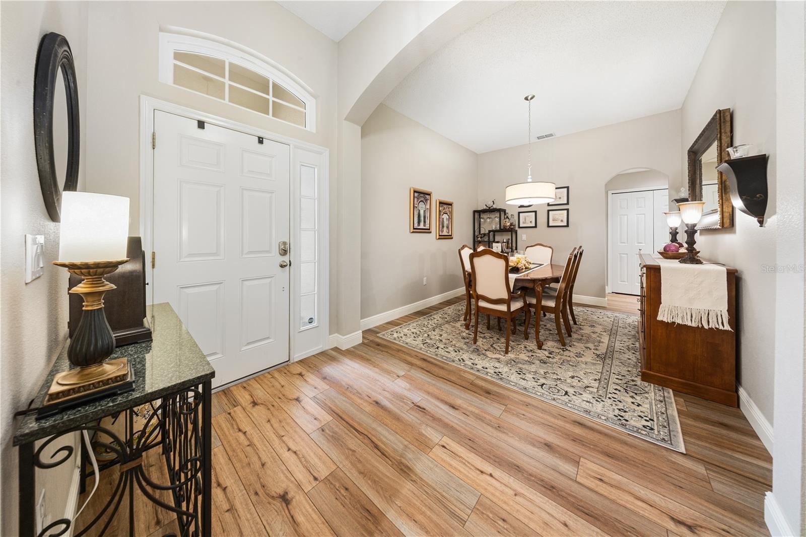 2530 ARROWPOINTE DR — photo 2