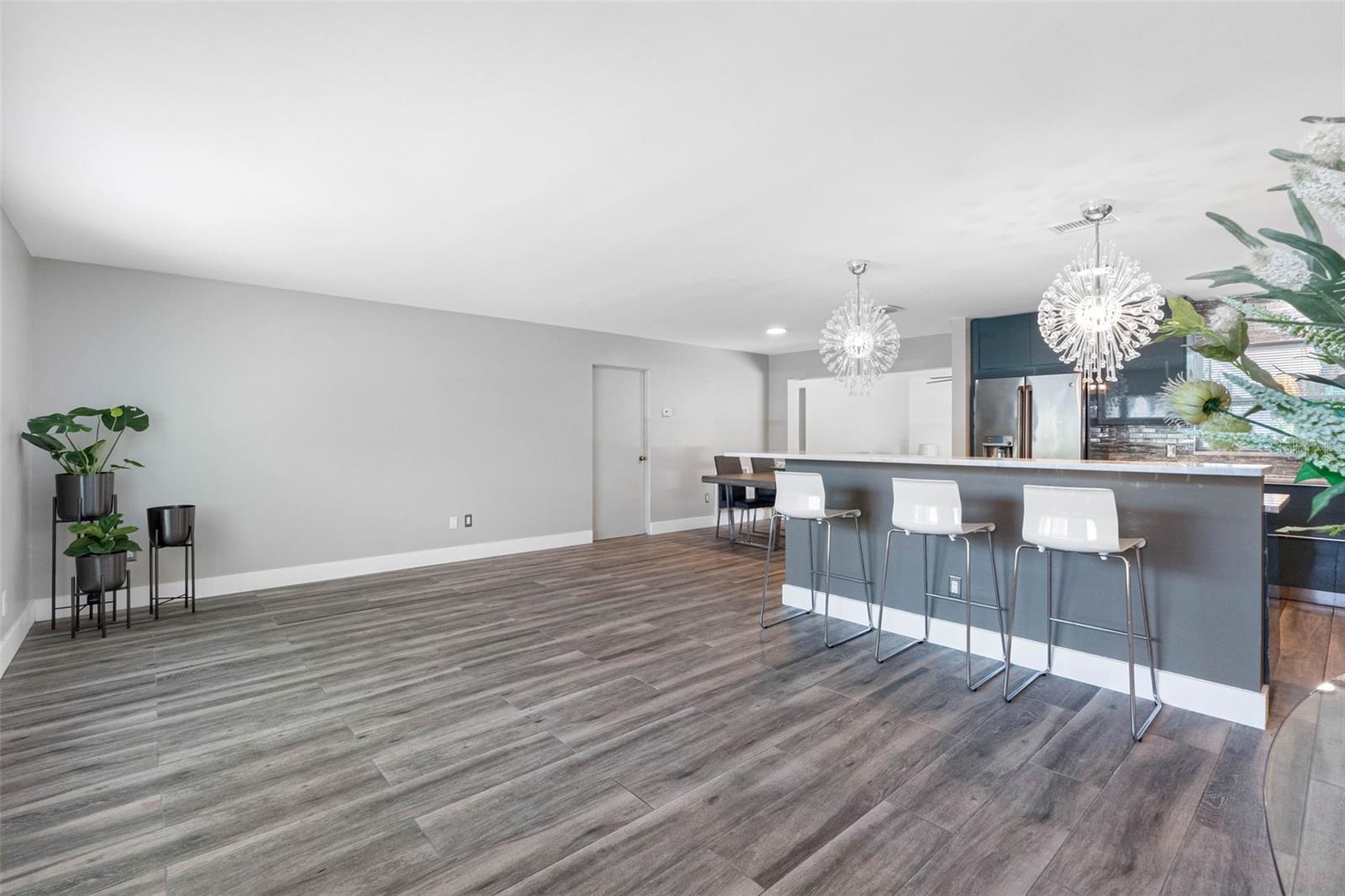 439 CAPRI WAY NE — photo 3