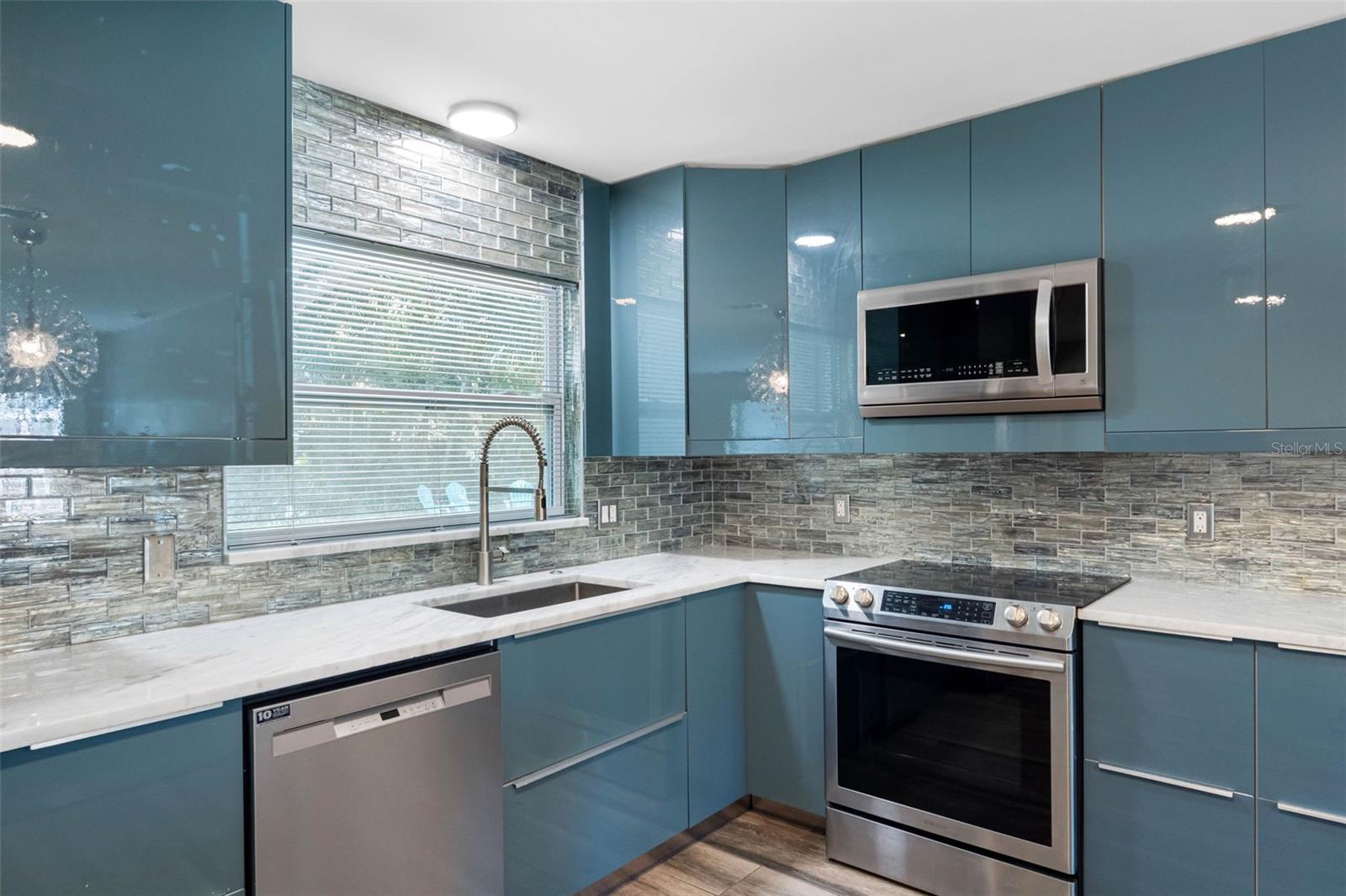 439 CAPRI WAY NE — photo 10