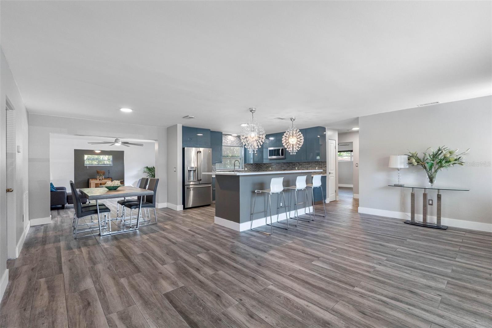 439 CAPRI WAY NE — photo 6