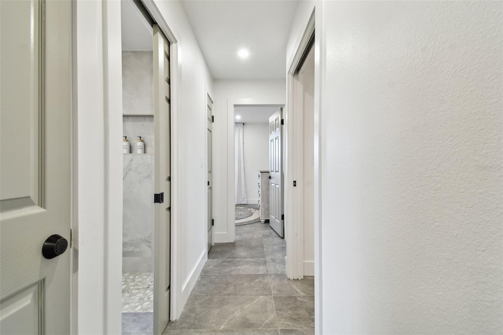 919 CHIPAWAY DR — photo 33
