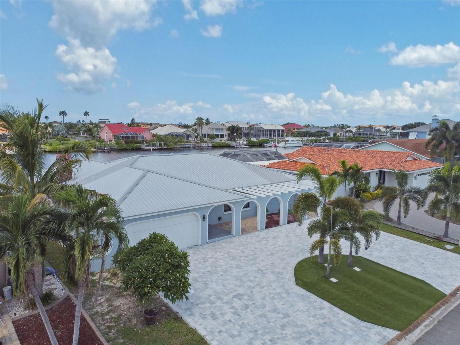 919 CHIPAWAY DR — photo 44