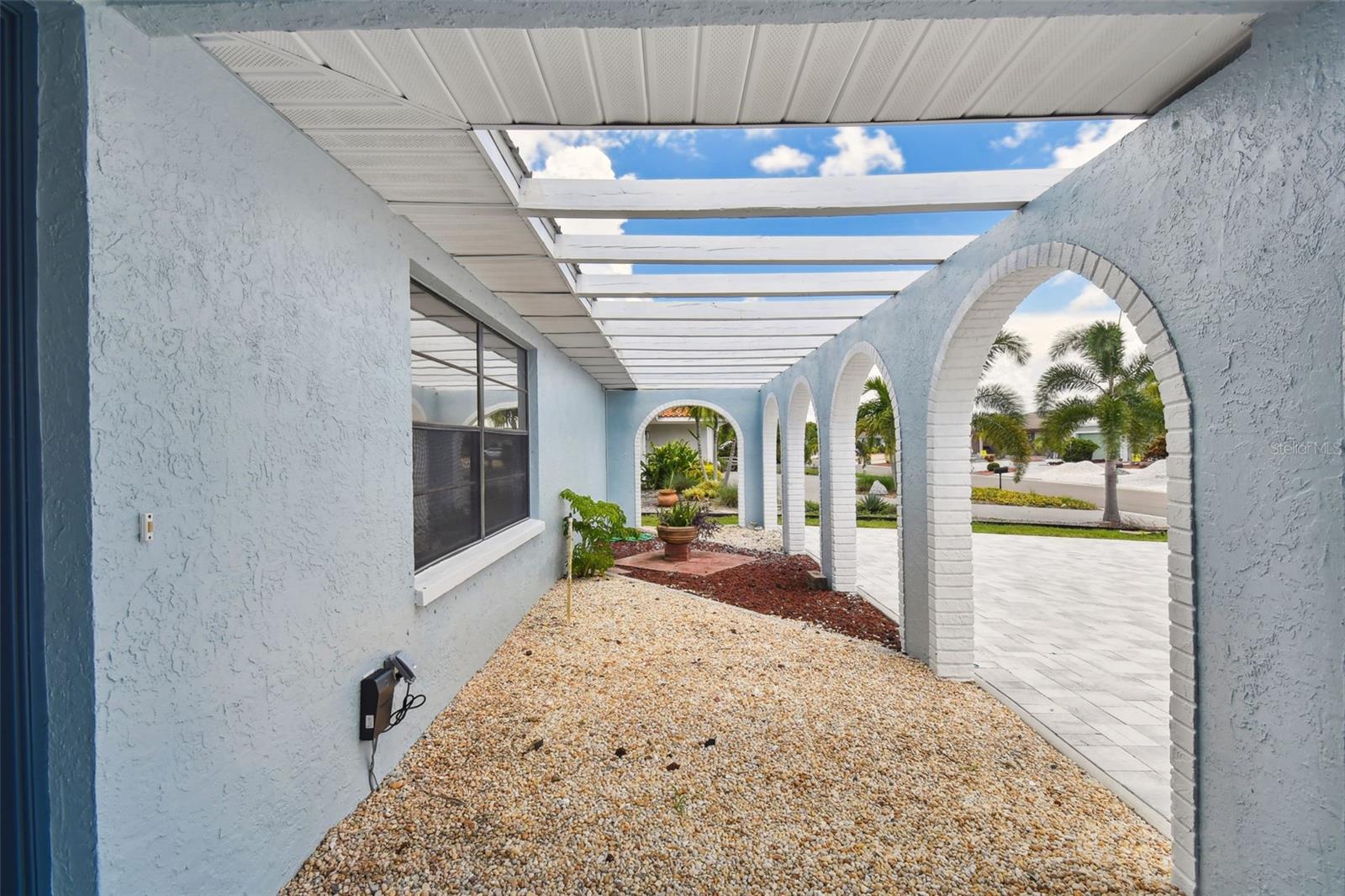 919 CHIPAWAY DR — photo 5