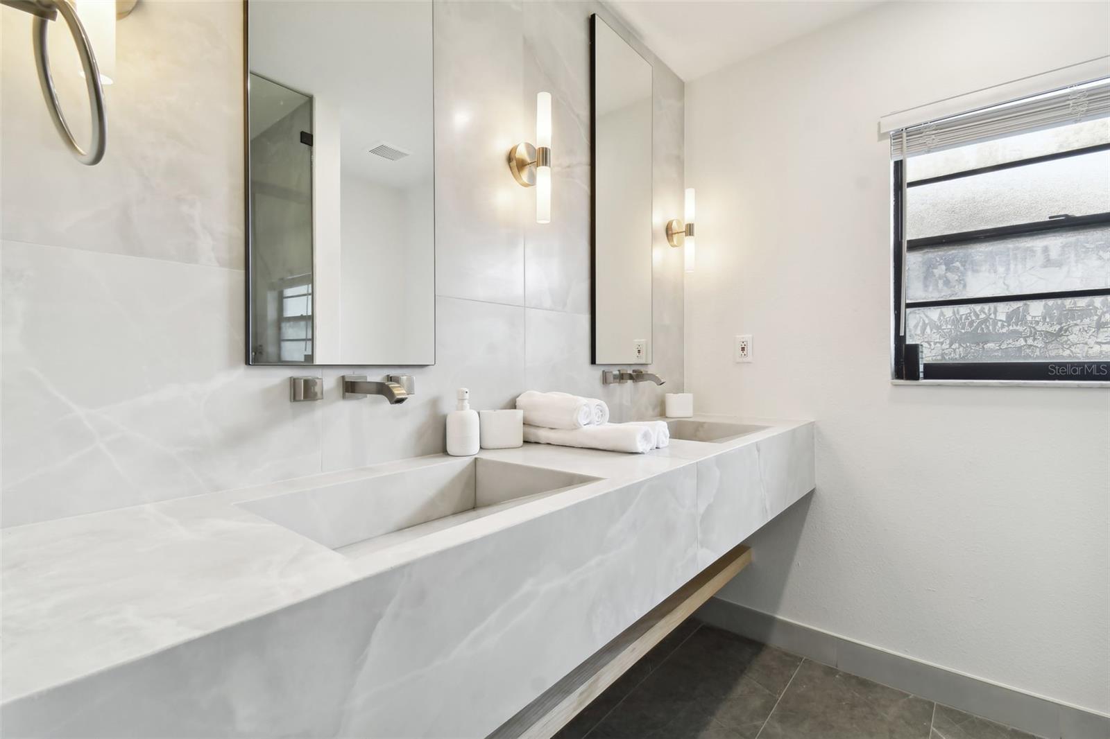 919 CHIPAWAY DR — photo 34