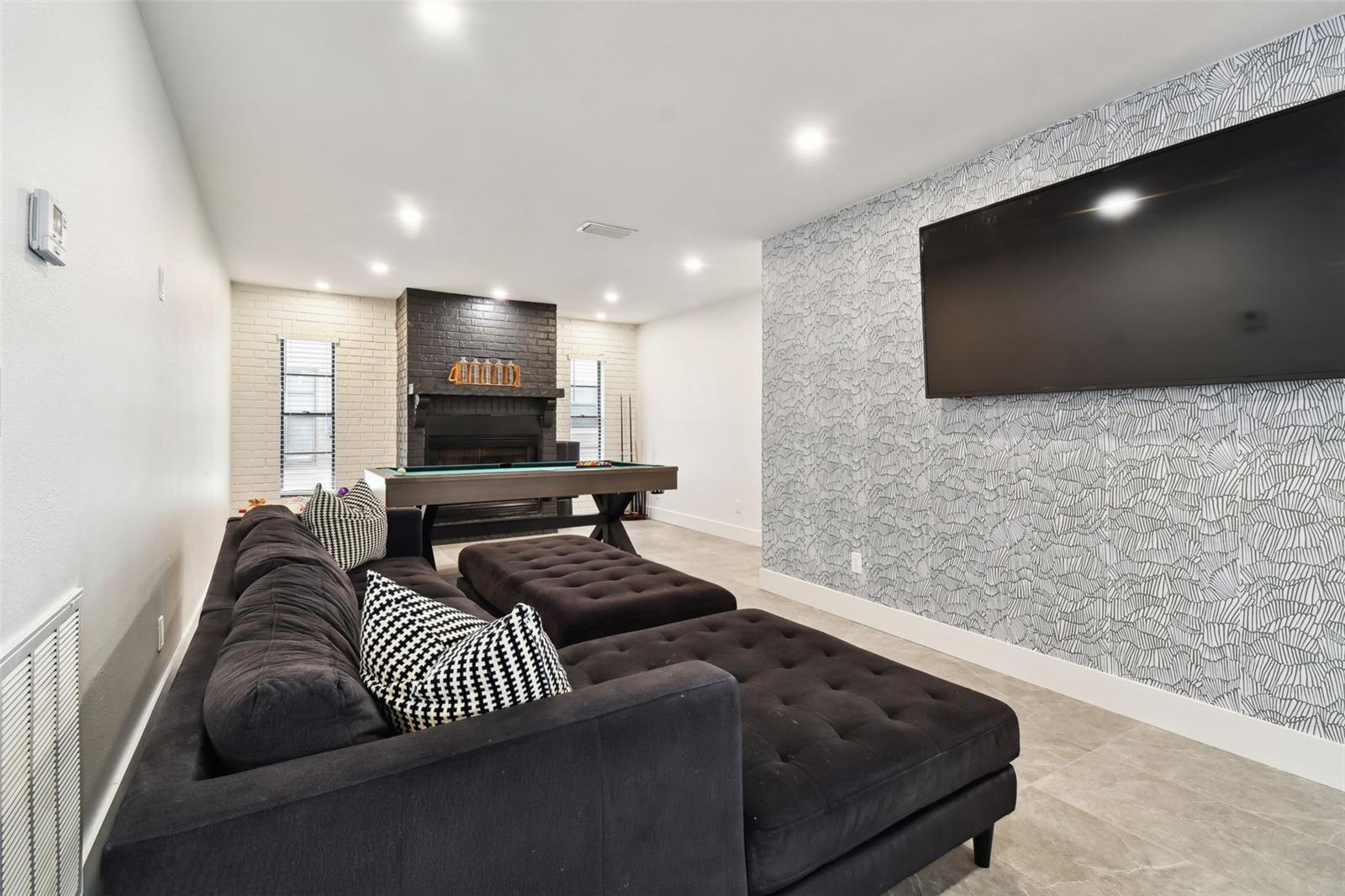 919 CHIPAWAY DR — photo 31
