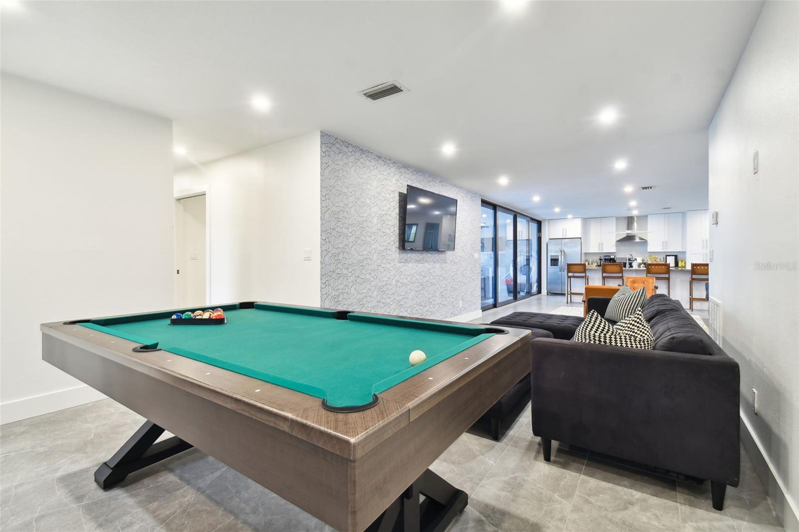 919 CHIPAWAY DR — photo 32