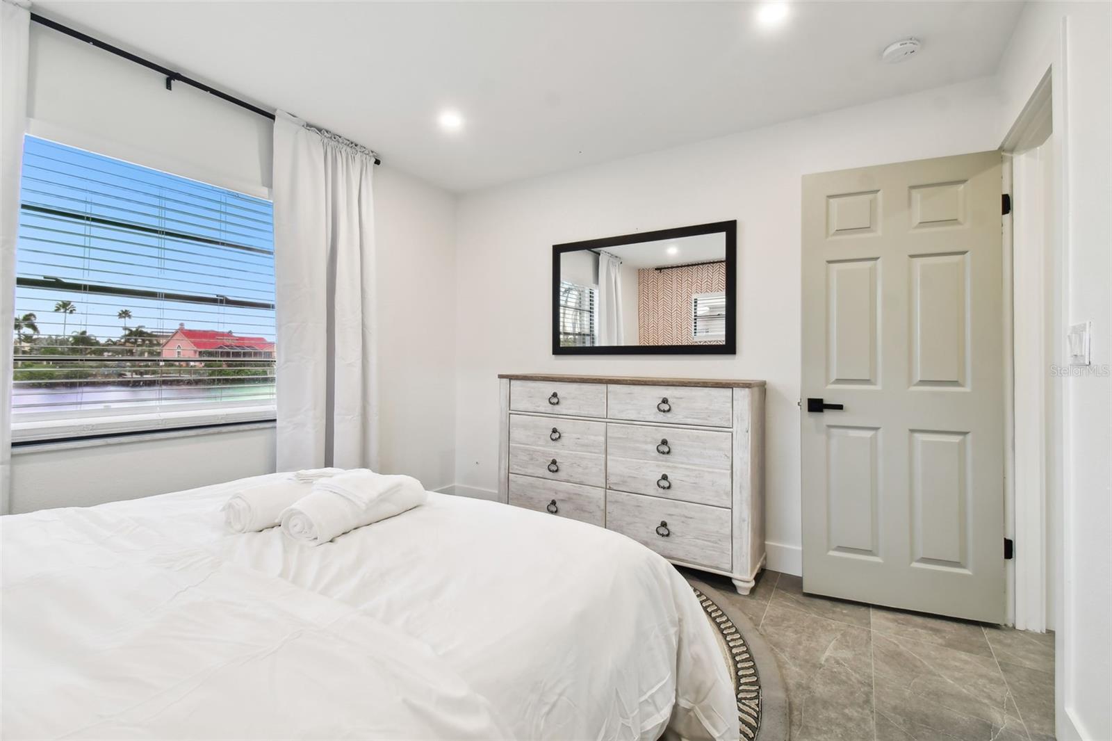 919 CHIPAWAY DR — photo 41