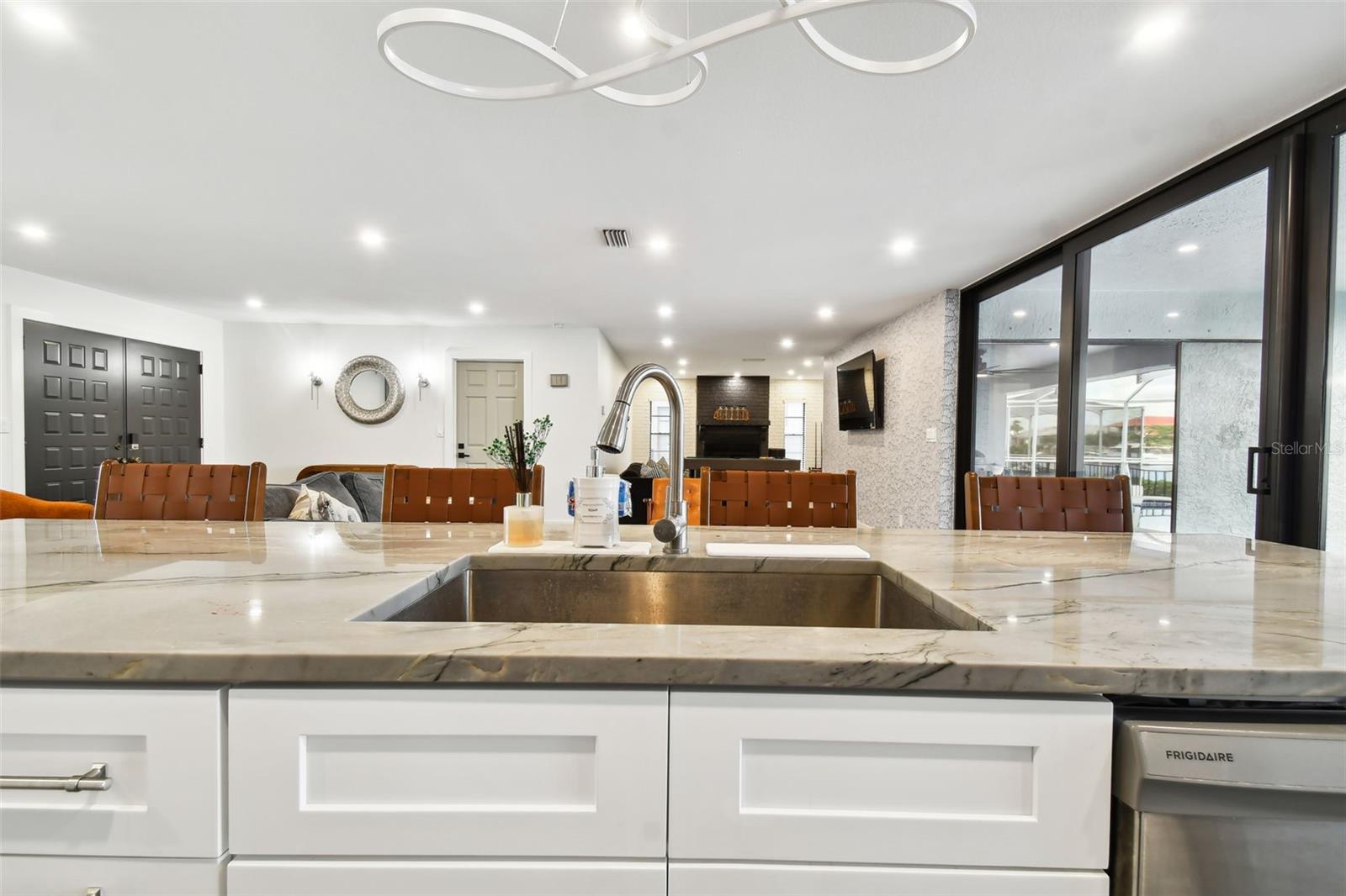 919 CHIPAWAY DR — photo 18