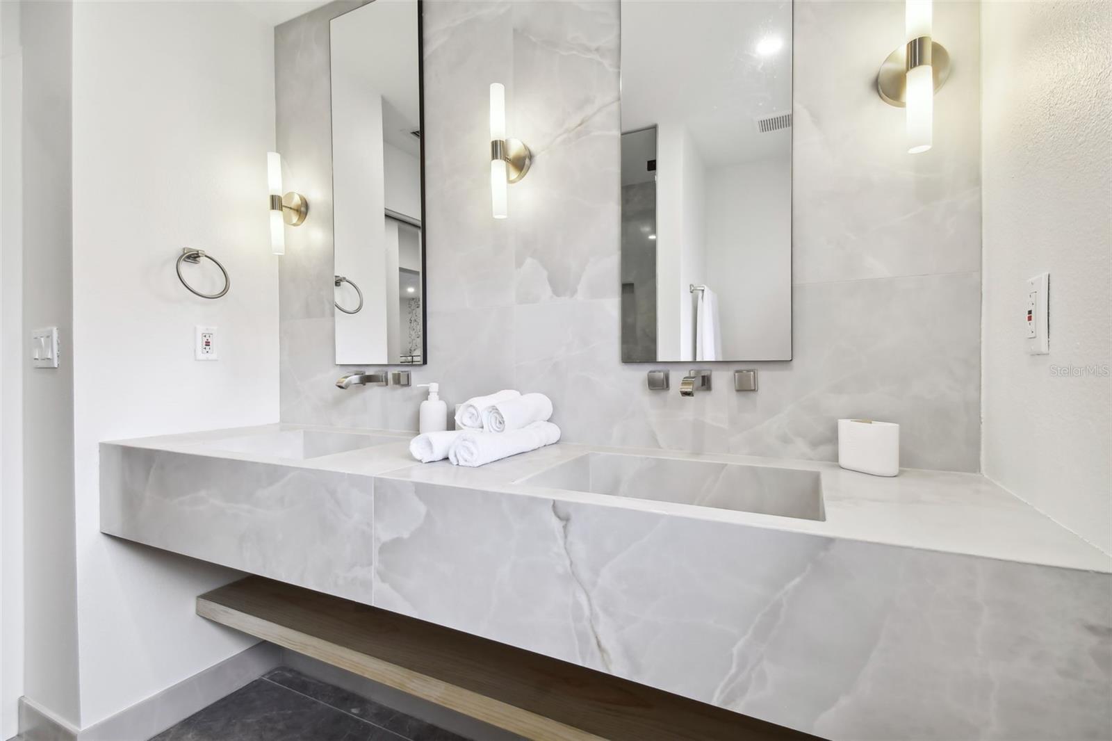 919 CHIPAWAY DR — photo 35