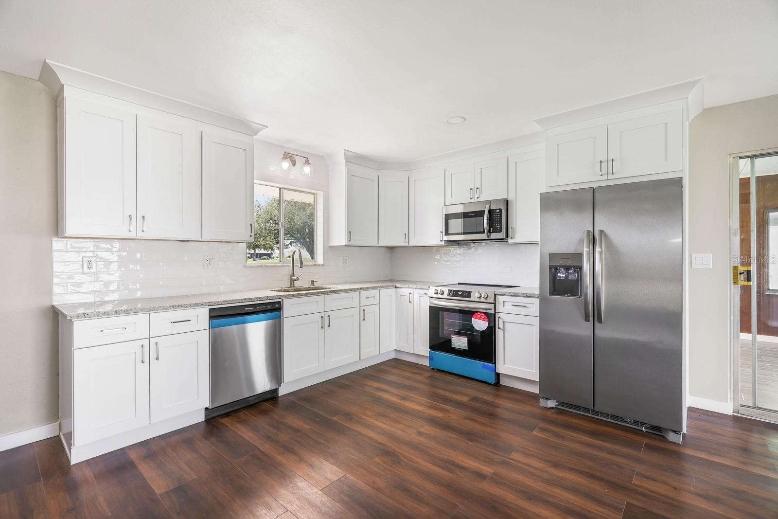 702 DESERT HILLS WAY — photo 3