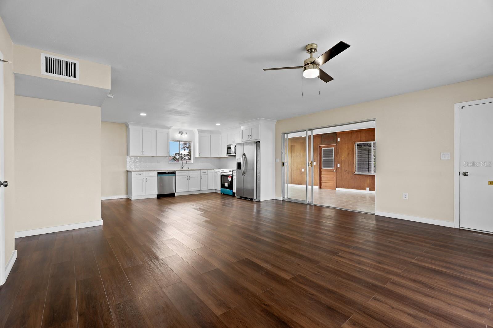 702 DESERT HILLS WAY — photo 8