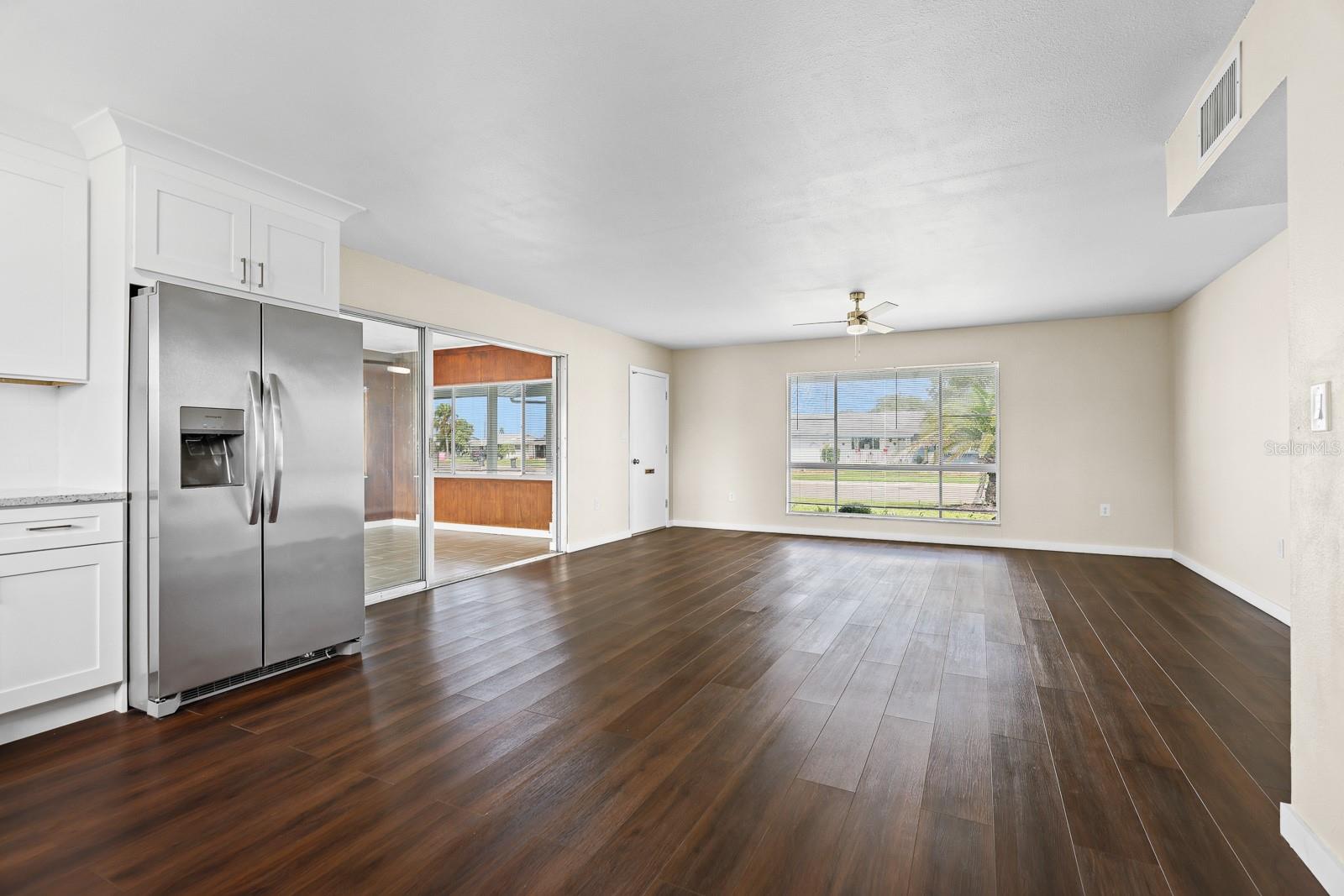 702 DESERT HILLS WAY — photo 10
