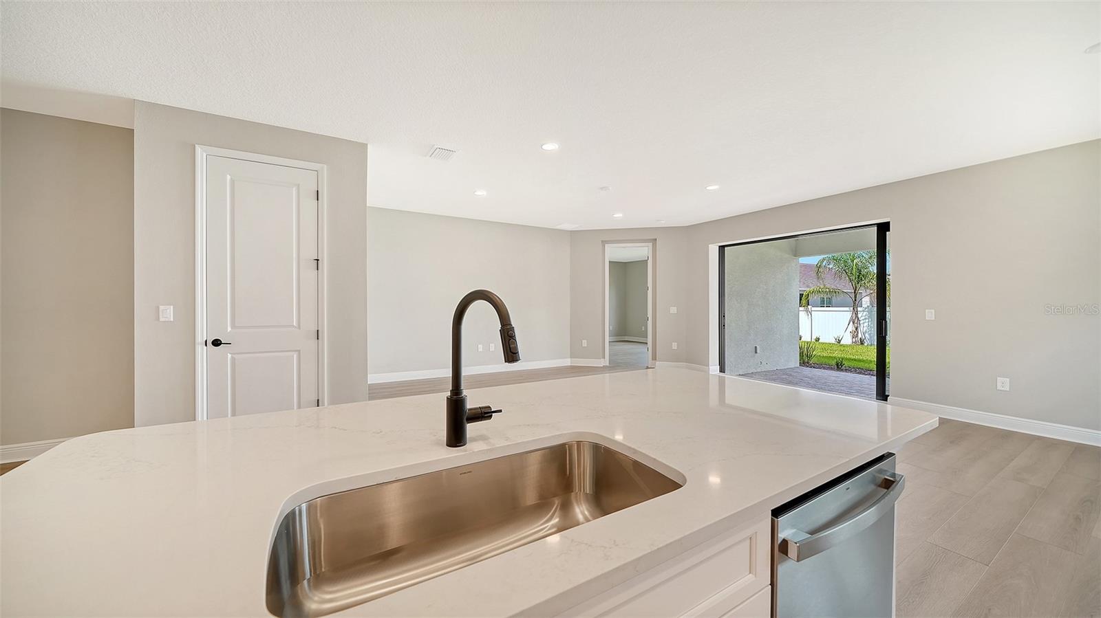 8071 ANTHIRIUM LOOP — photo 14