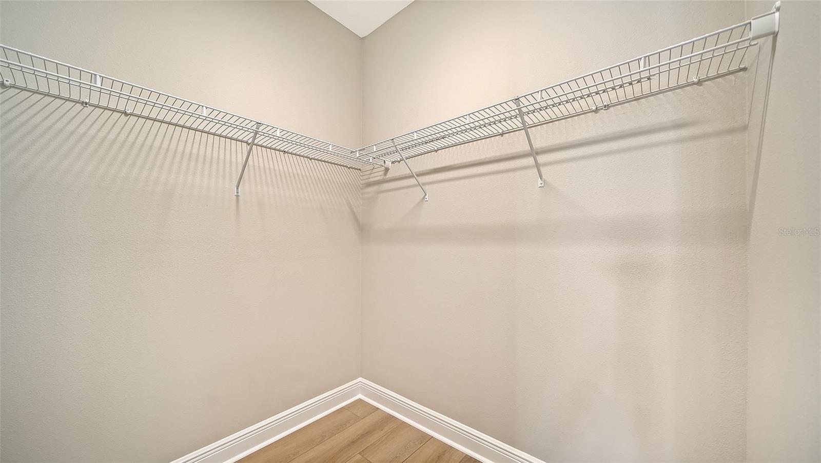 8071 ANTHIRIUM LOOP — photo 23