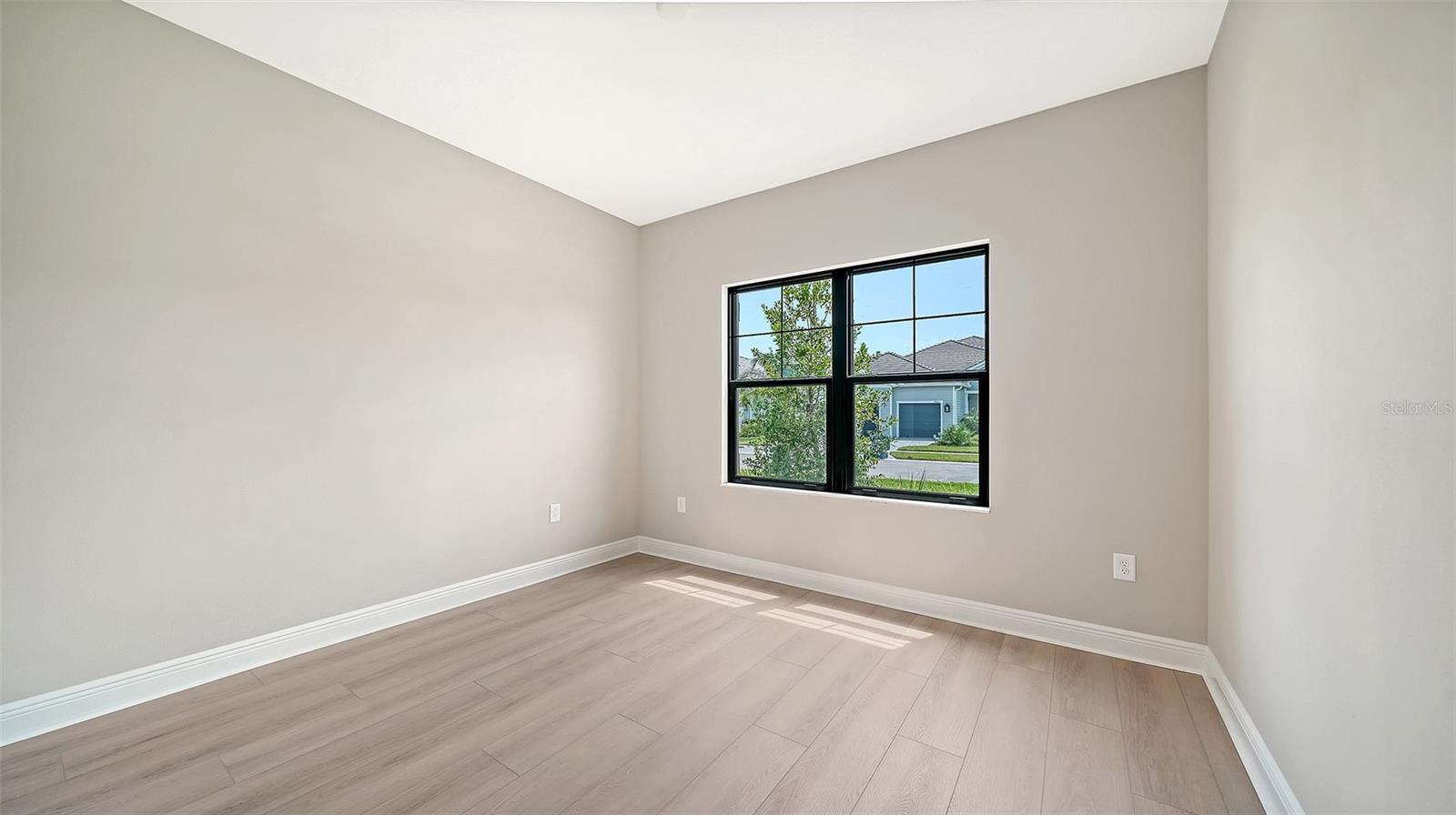 8071 ANTHIRIUM LOOP — photo 34