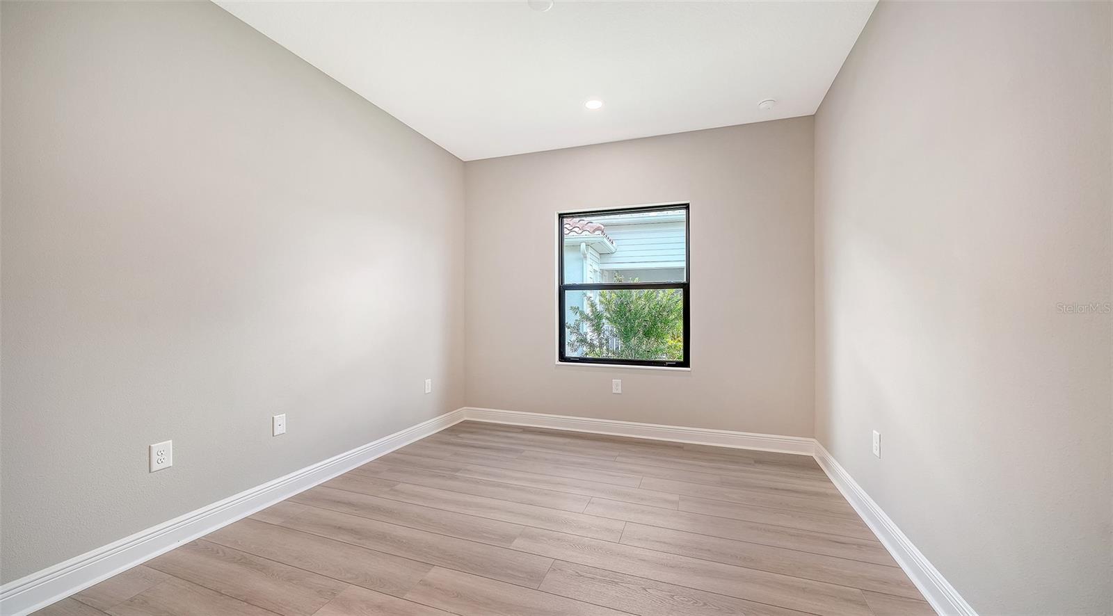 8071 ANTHIRIUM LOOP — photo 28