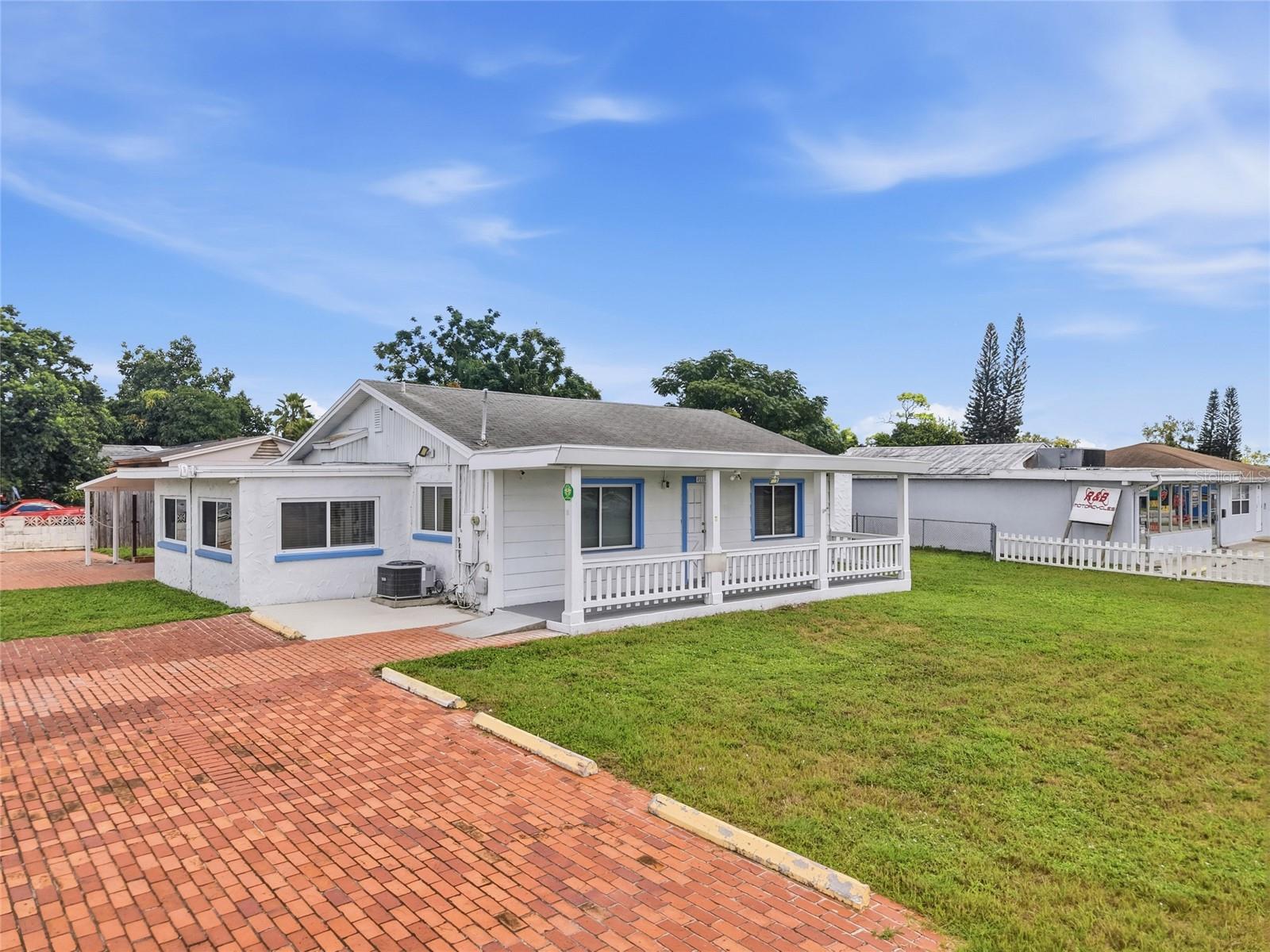 4539 MILE STRETCH DR — photo 2